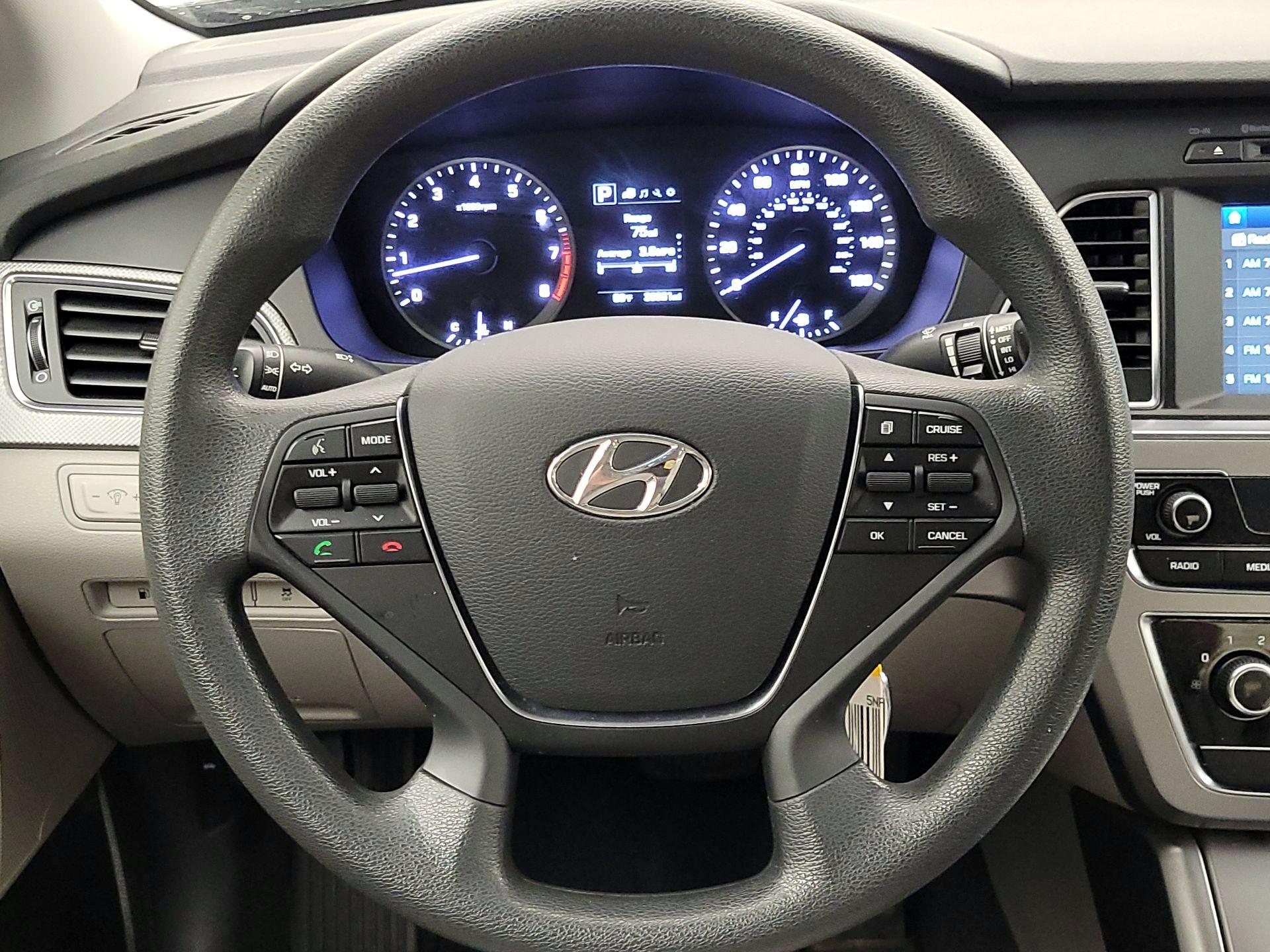 Thumbnail: 2016 Hyundai Sonata - 10