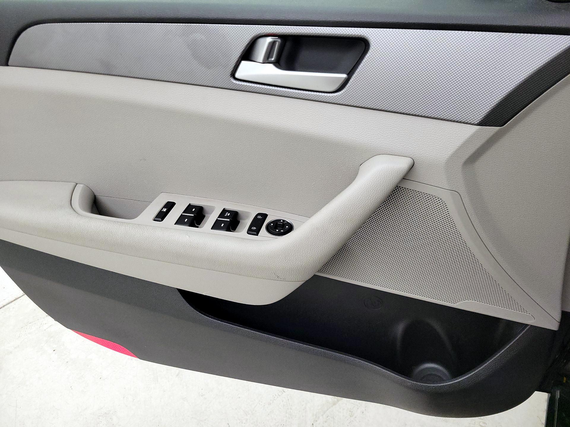 Thumbnail: 2016 Hyundai Sonata - 12