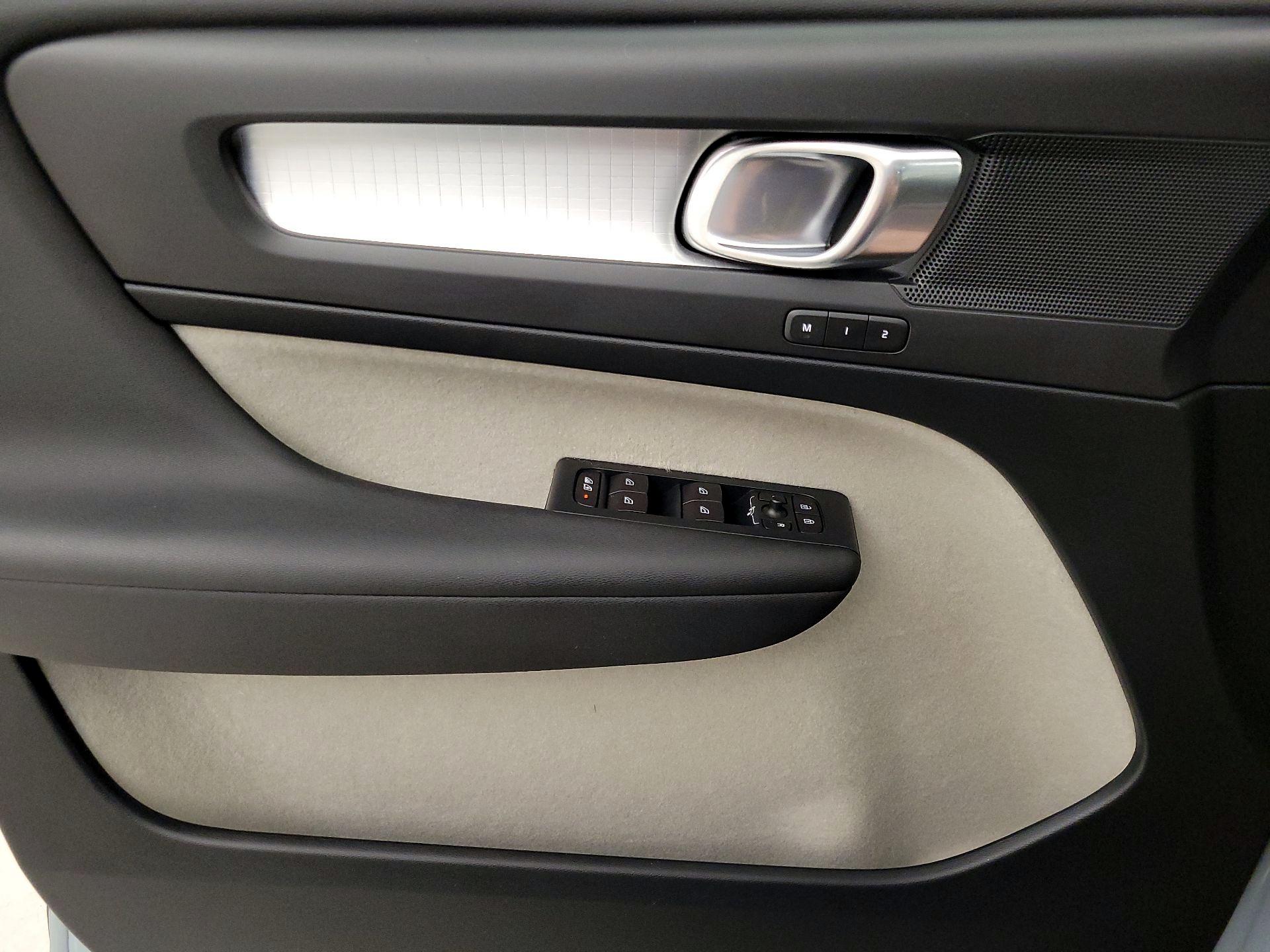 Thumbnail: 2019 Volvo XC40 - 12