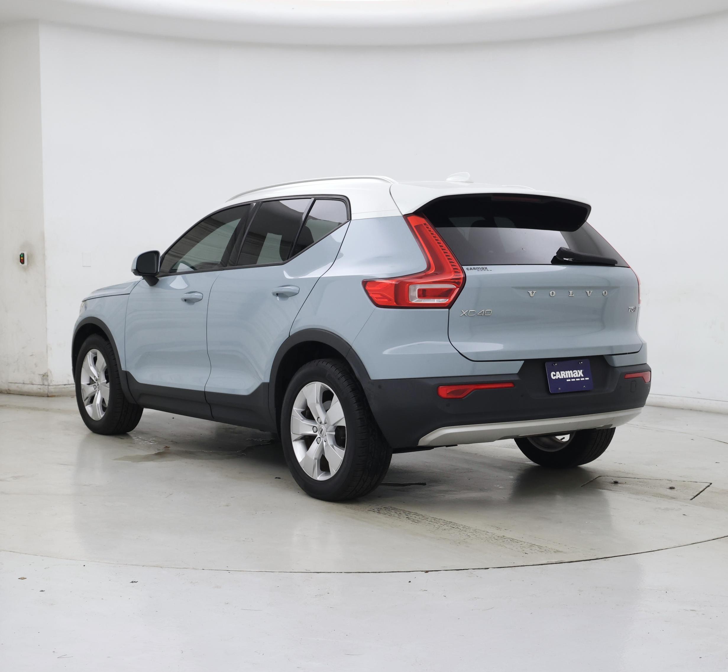 Thumbnail: 2019 Volvo XC40 - 2