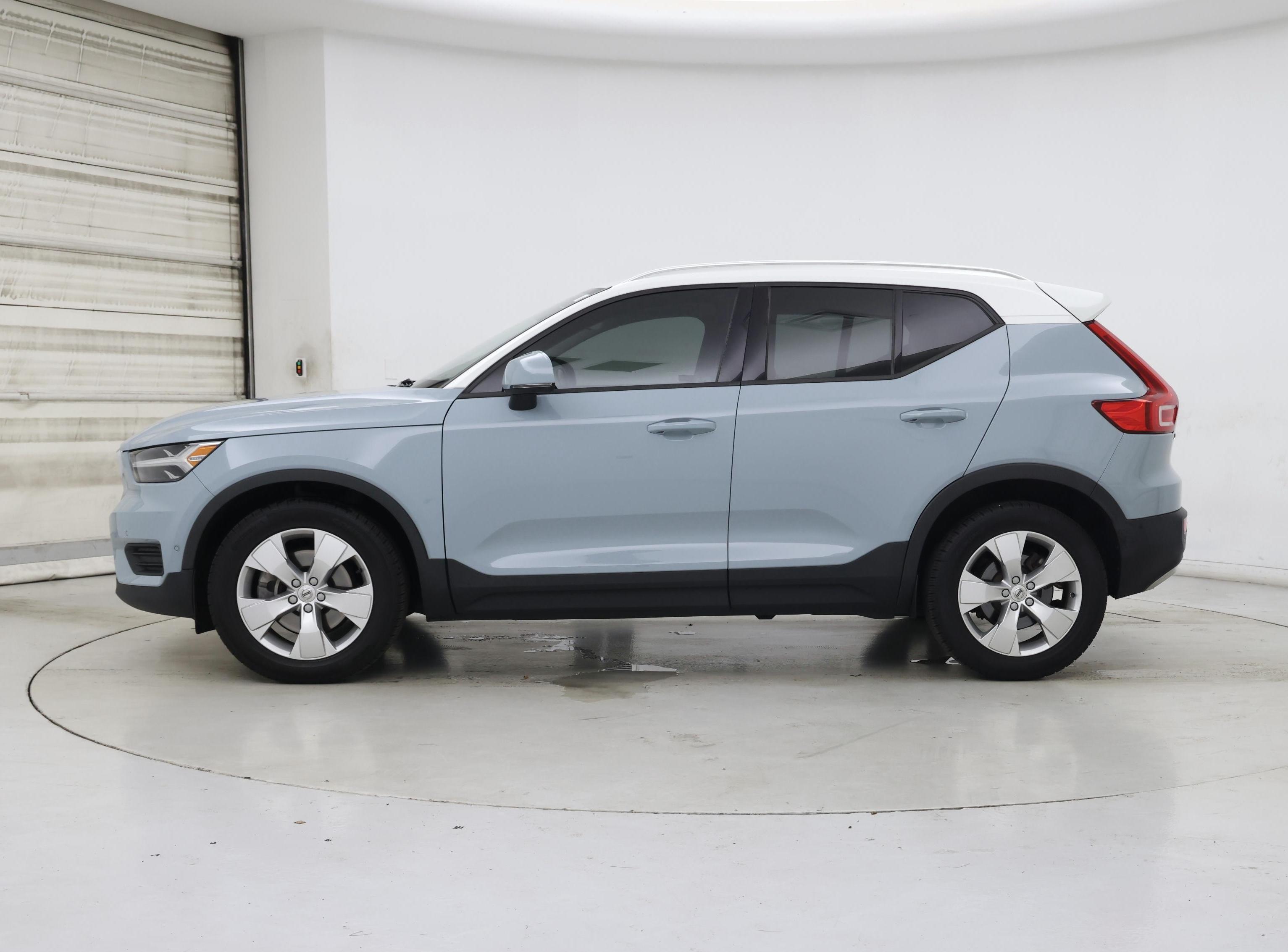 Thumbnail: 2019 Volvo XC40 - 3