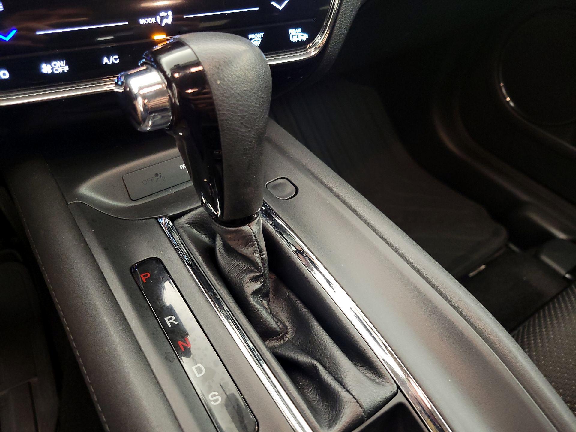Thumbnail: 2016 Honda HR-V - 17