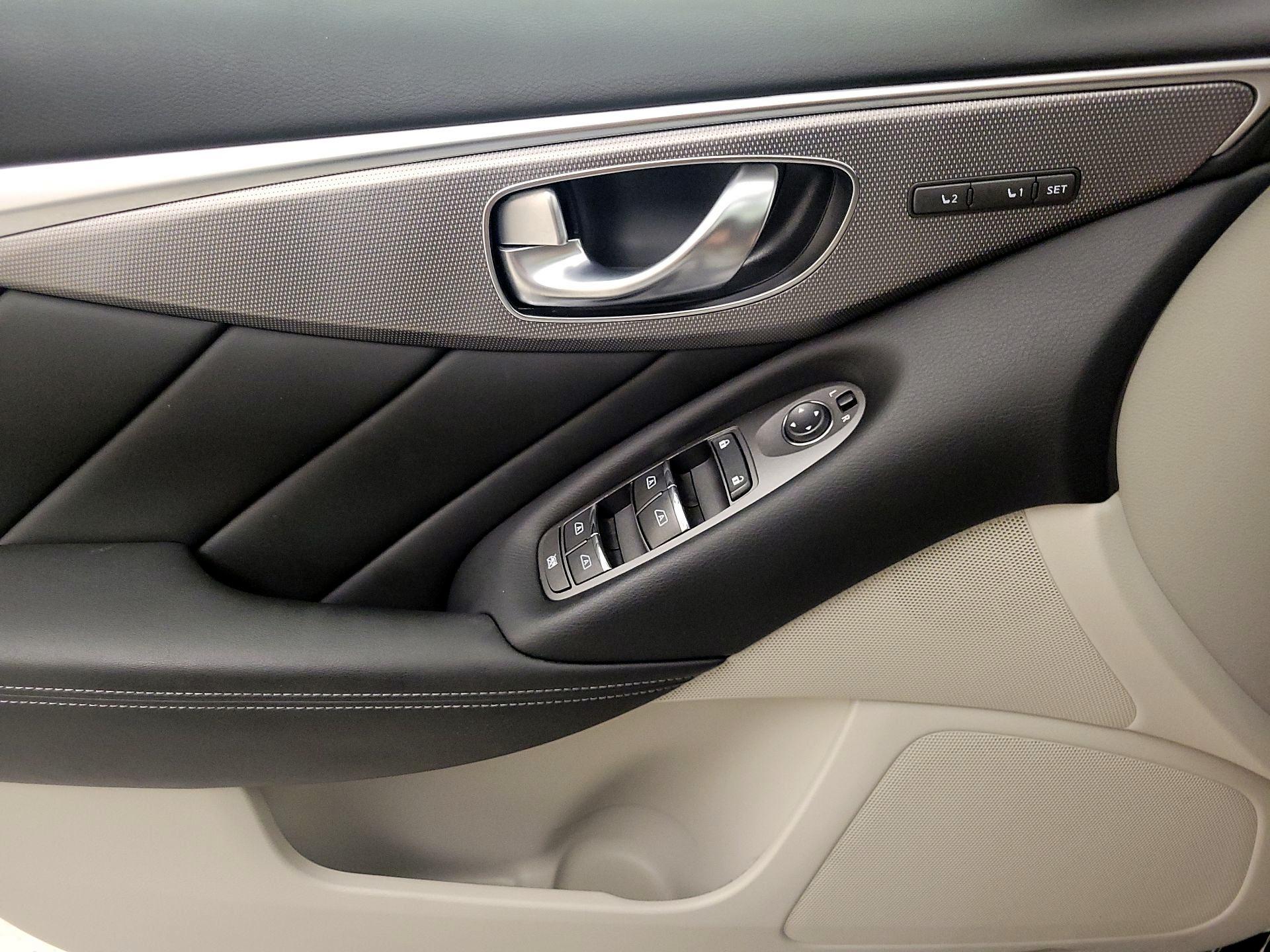 Thumbnail: 2016 INFINITI Q50 - 12