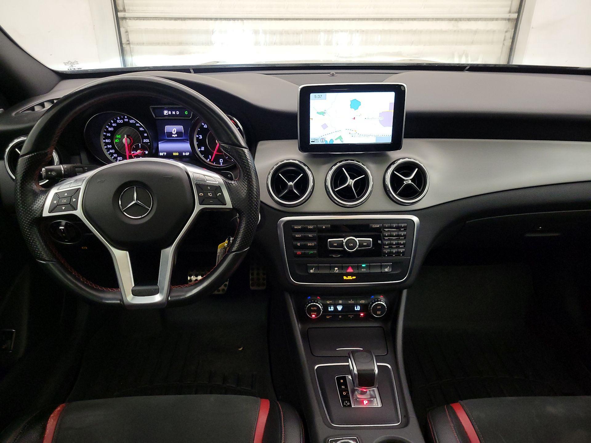 Thumbnail: 2015 Mercedes-Benz GLA - 9