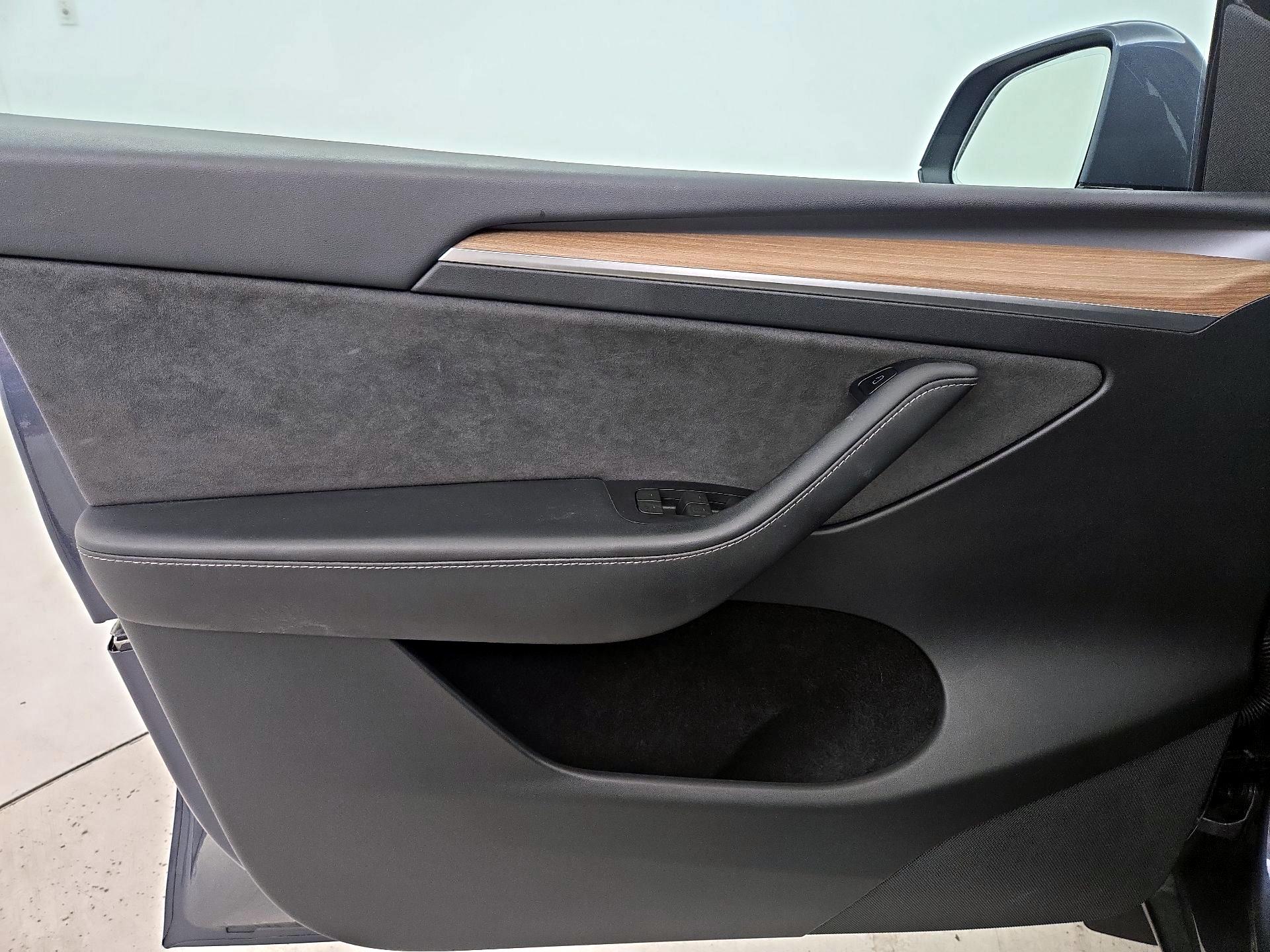 Thumbnail: 2023 Tesla Model Y - 12