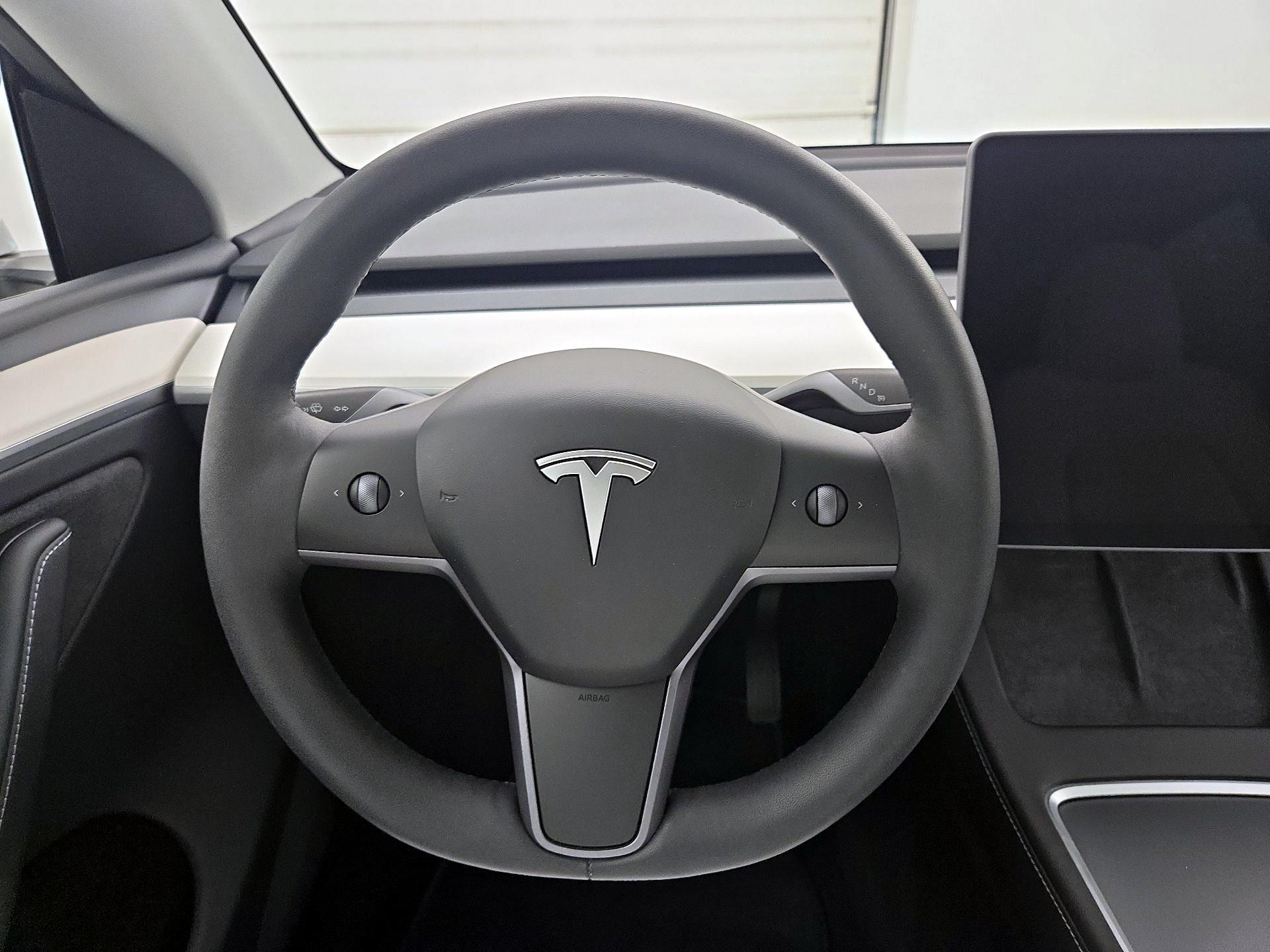 Thumbnail: 2023 Tesla Model Y - 10
