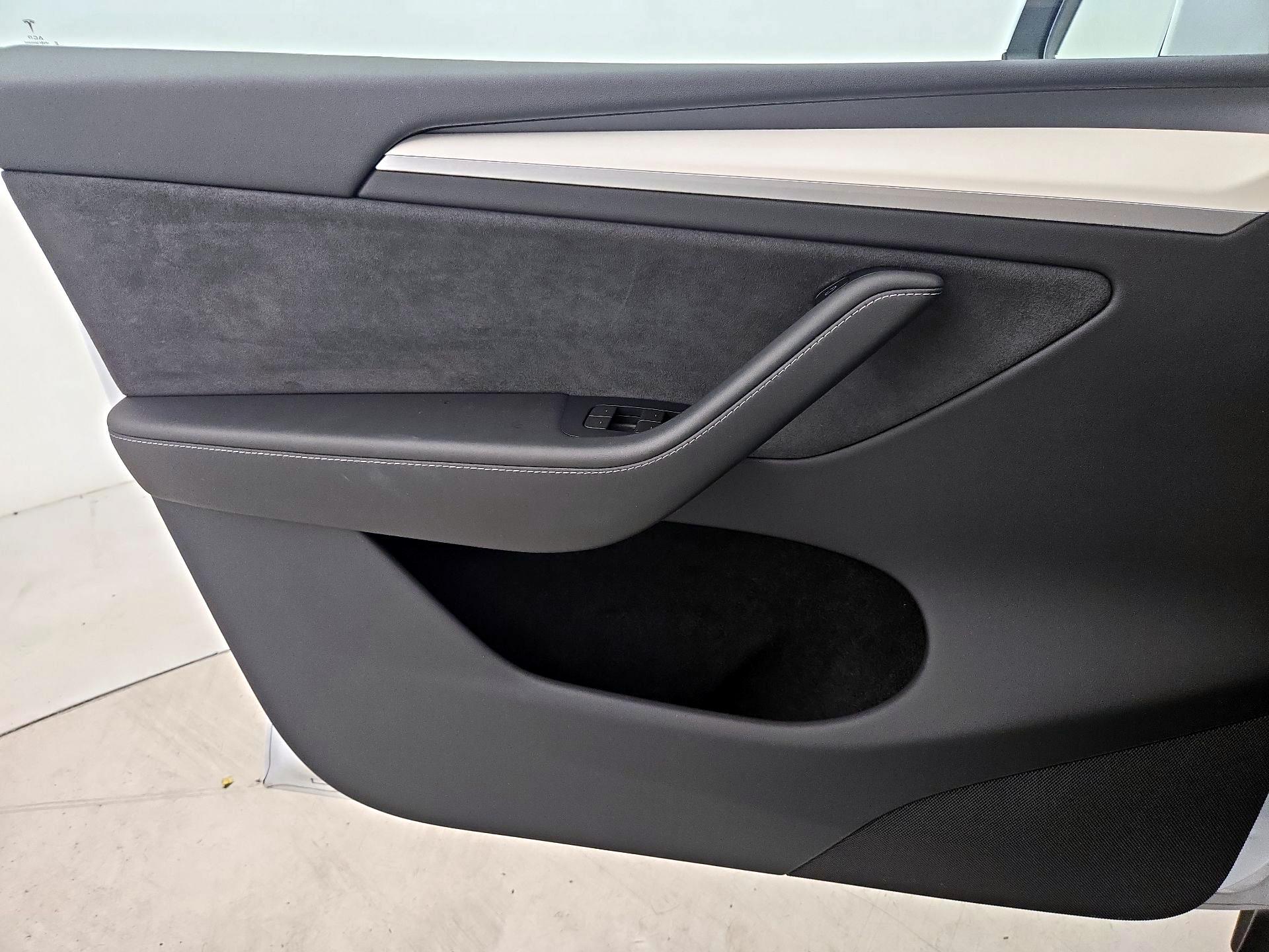 Thumbnail: 2023 Tesla Model Y - 12
