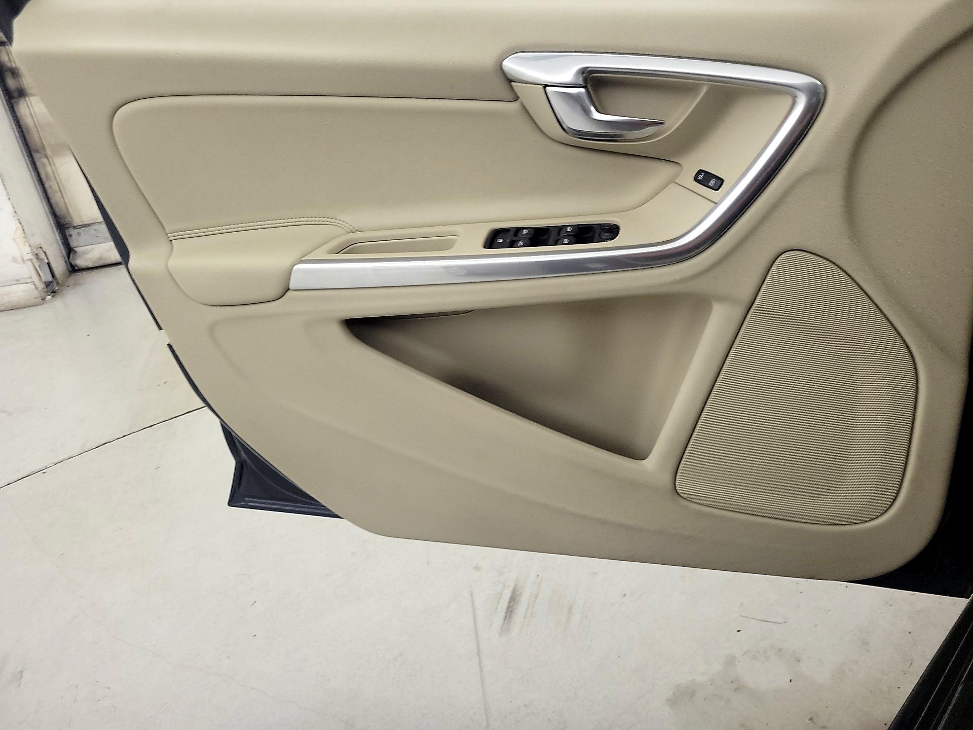 Thumbnail: 2016 Volvo S60 - 12