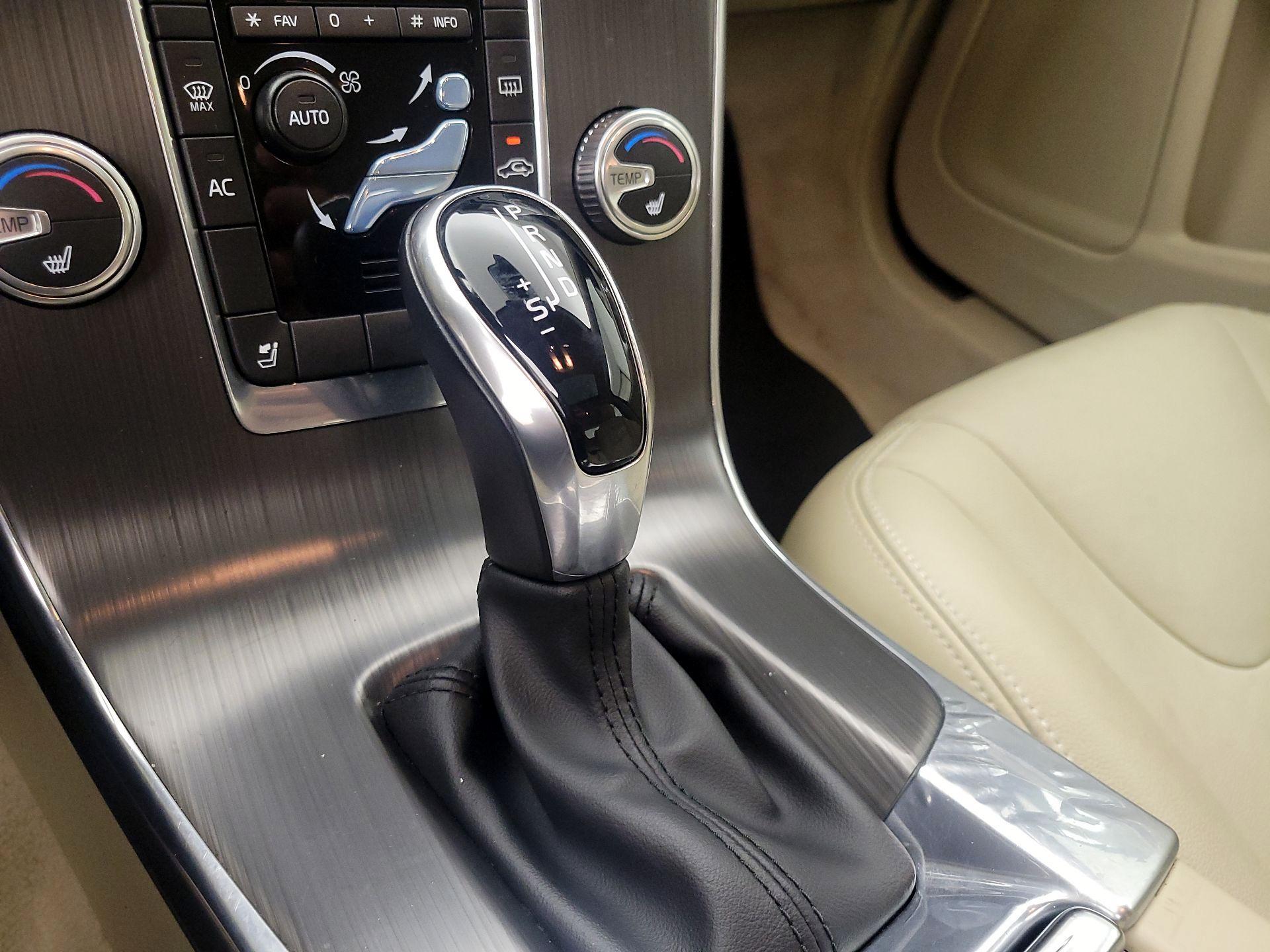 Thumbnail: 2016 Volvo S60 - 16