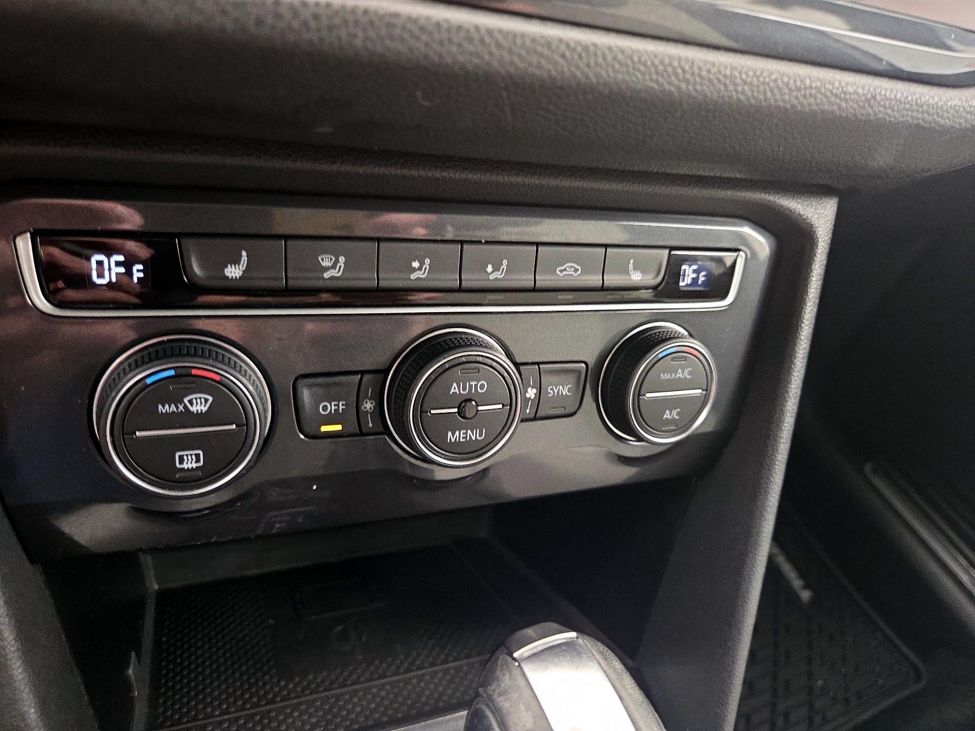 Thumbnail: 2020 Volkswagen Tiguan - 16