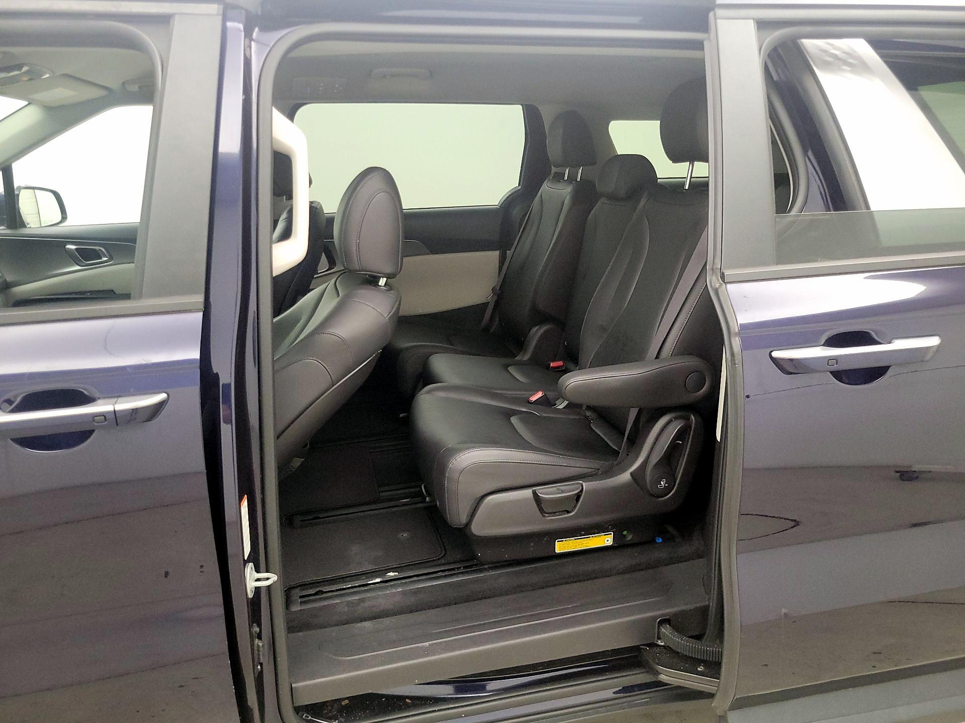 Thumbnail: 2022 Kia Carnival - 19