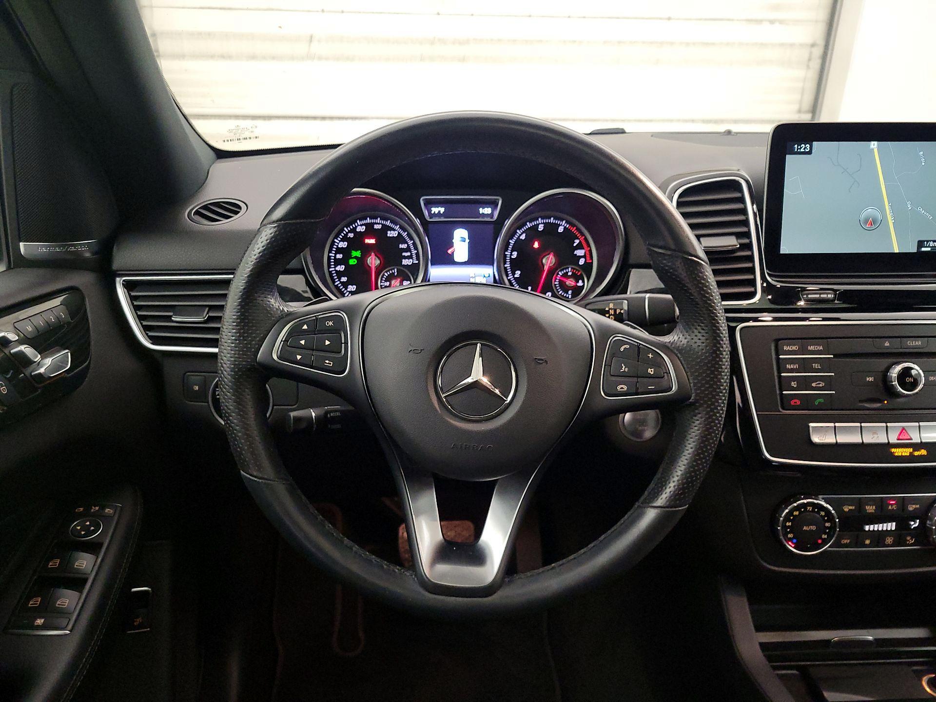 Thumbnail: 2017 Mercedes-Benz GLE - 10