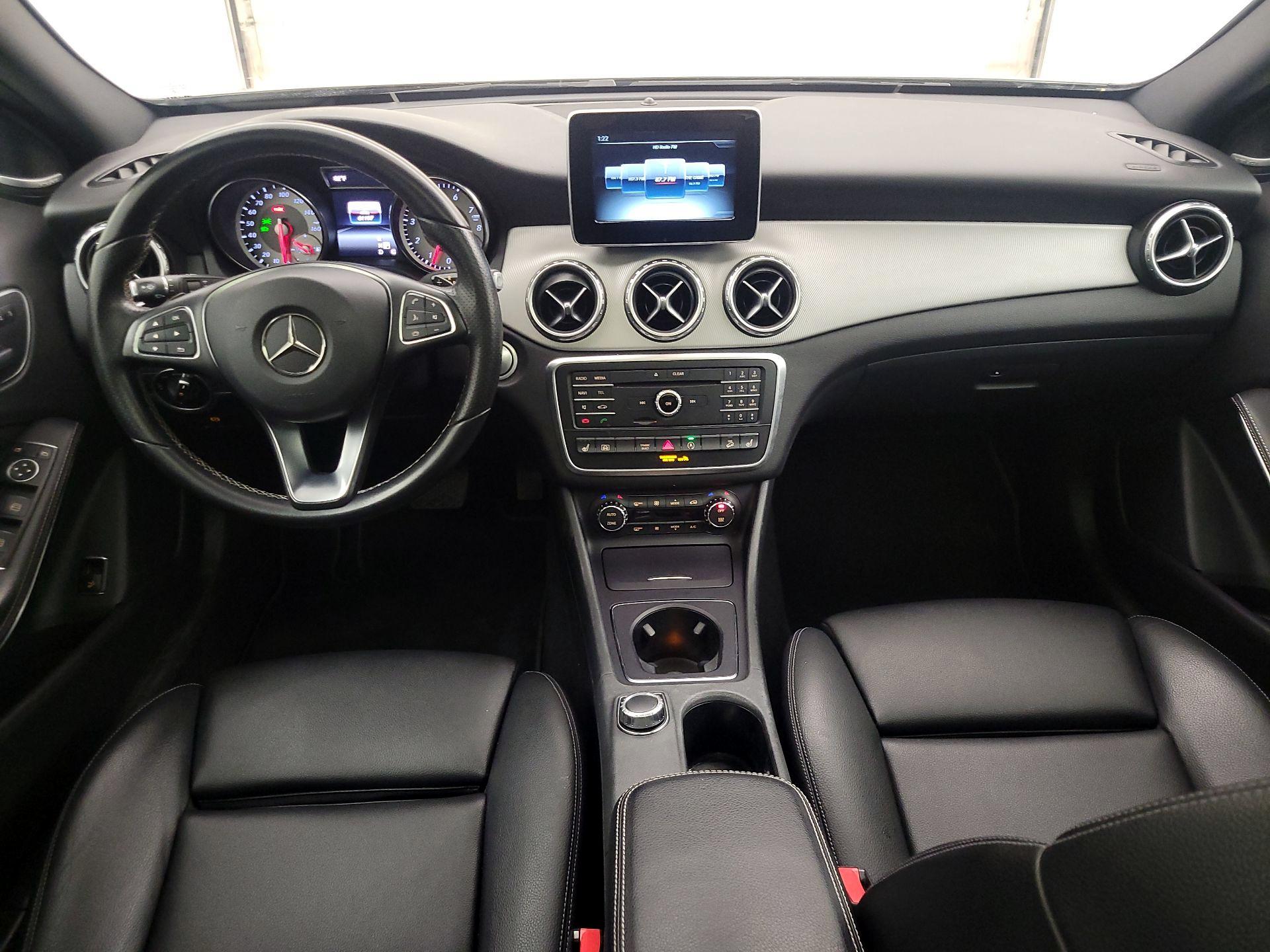 Thumbnail: 2016 Mercedes-Benz GLA - 9