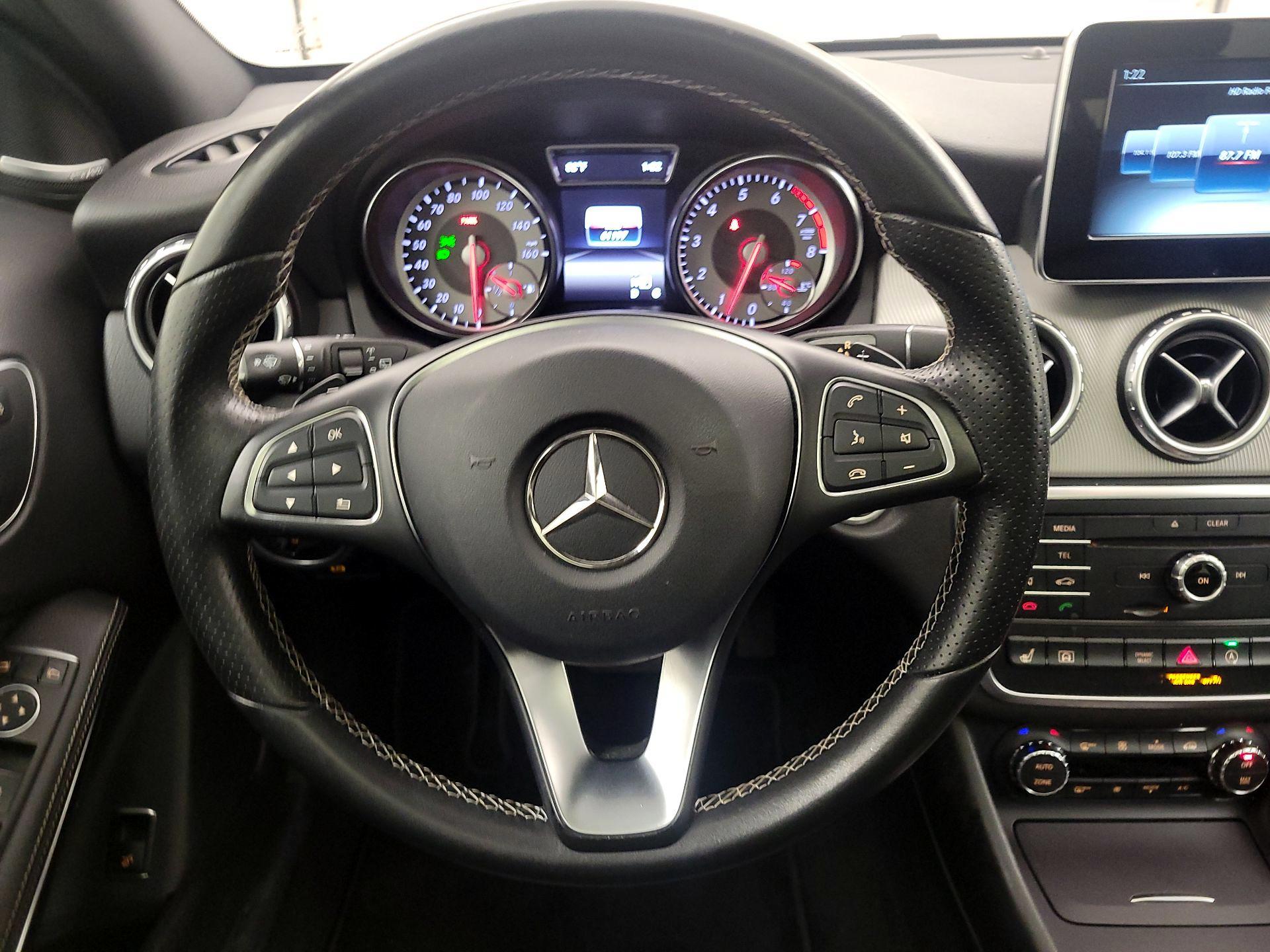 Thumbnail: 2016 Mercedes-Benz GLA - 10