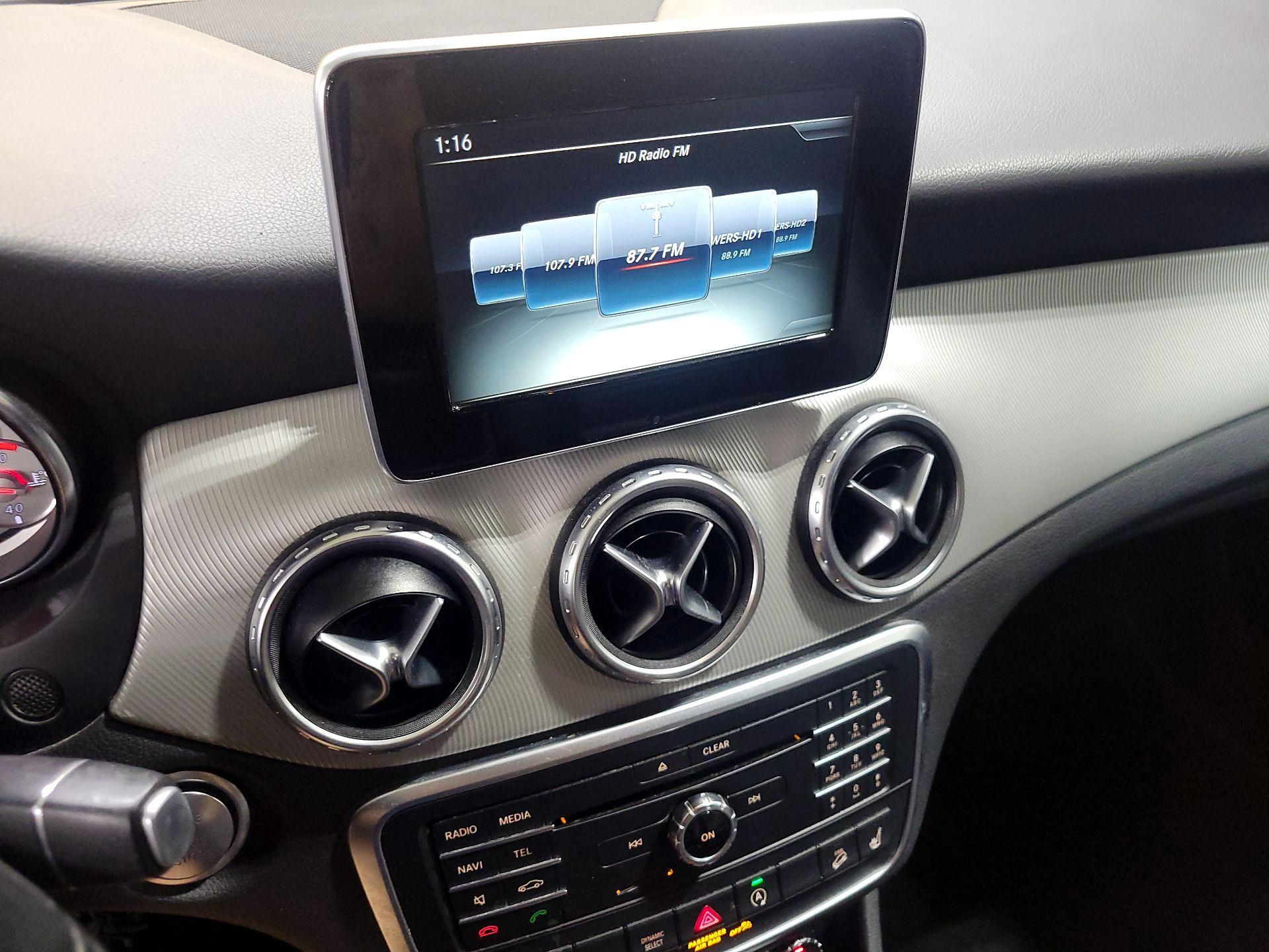 Thumbnail: 2016 Mercedes-Benz GLA - 15