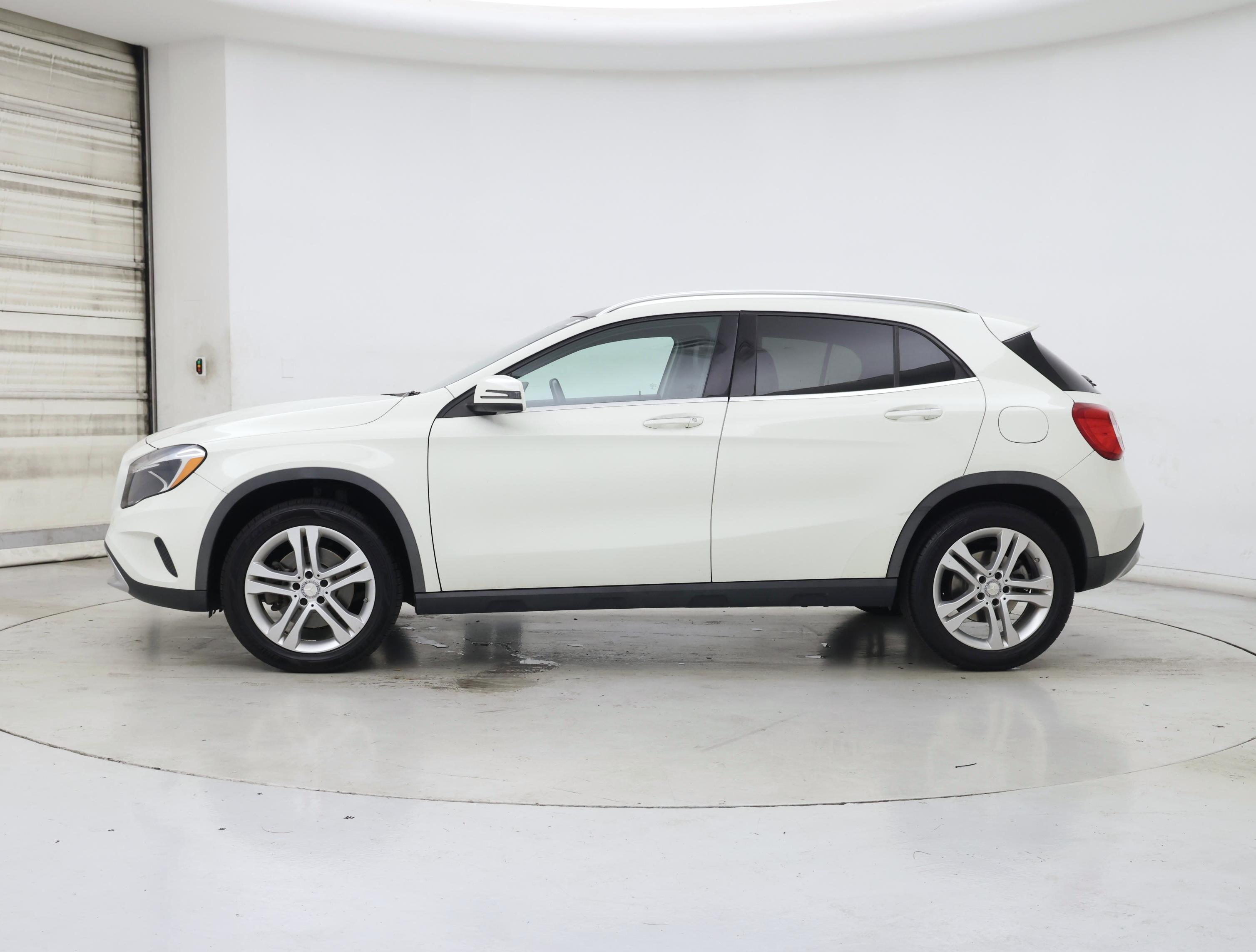 Thumbnail: 2016 Mercedes-Benz GLA - 3