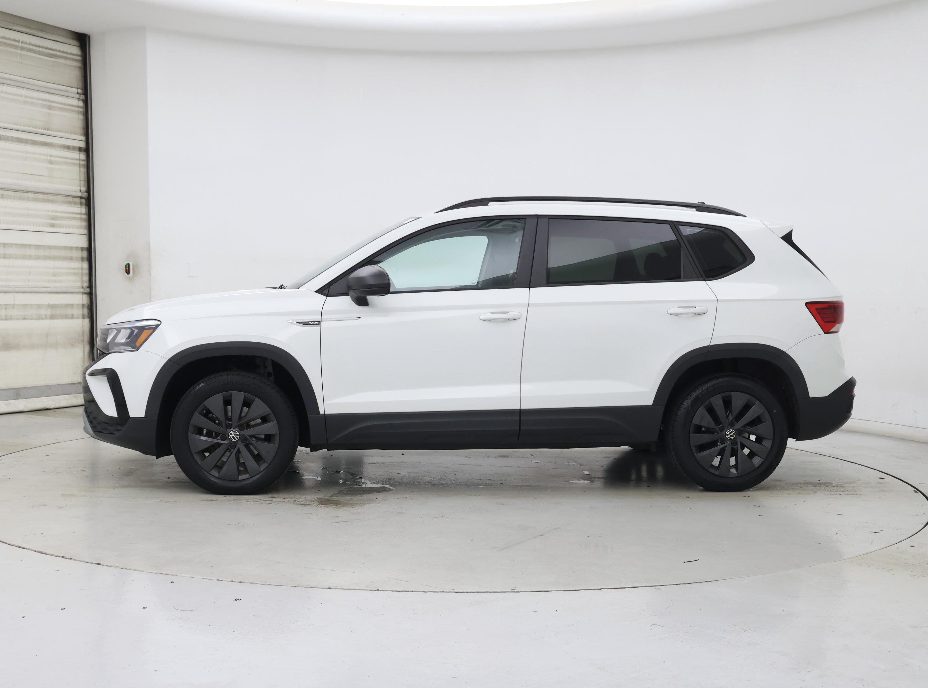 Thumbnail: 2022 Volkswagen Taos - 3