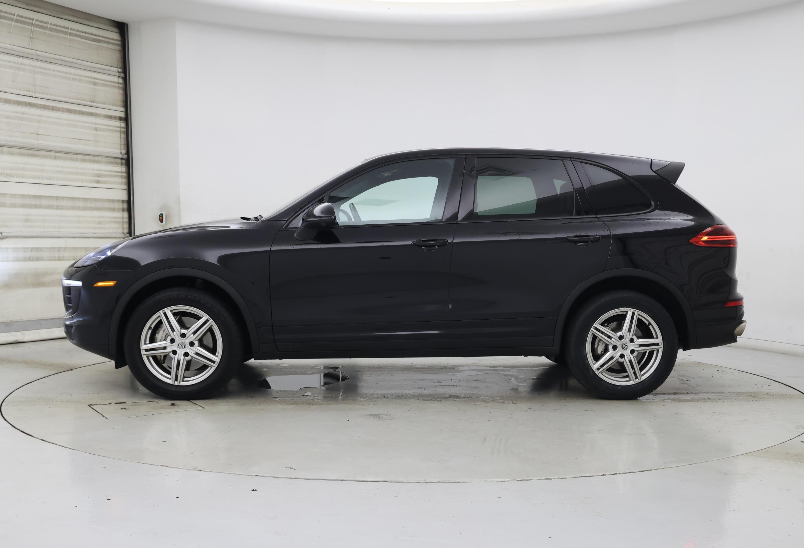 Thumbnail: 2017 Porsche Cayenne - 3