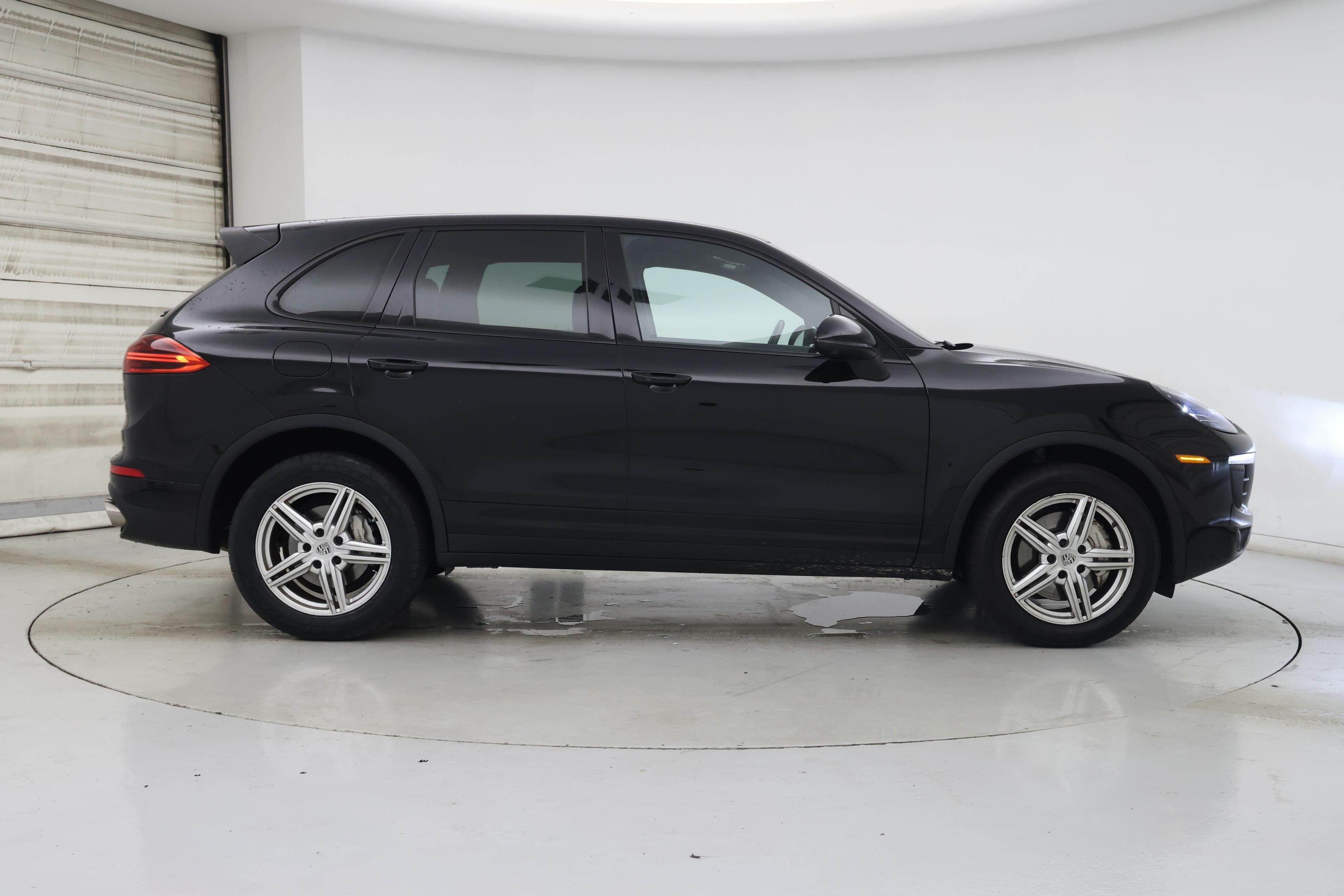 Thumbnail: 2017 Porsche Cayenne - 7