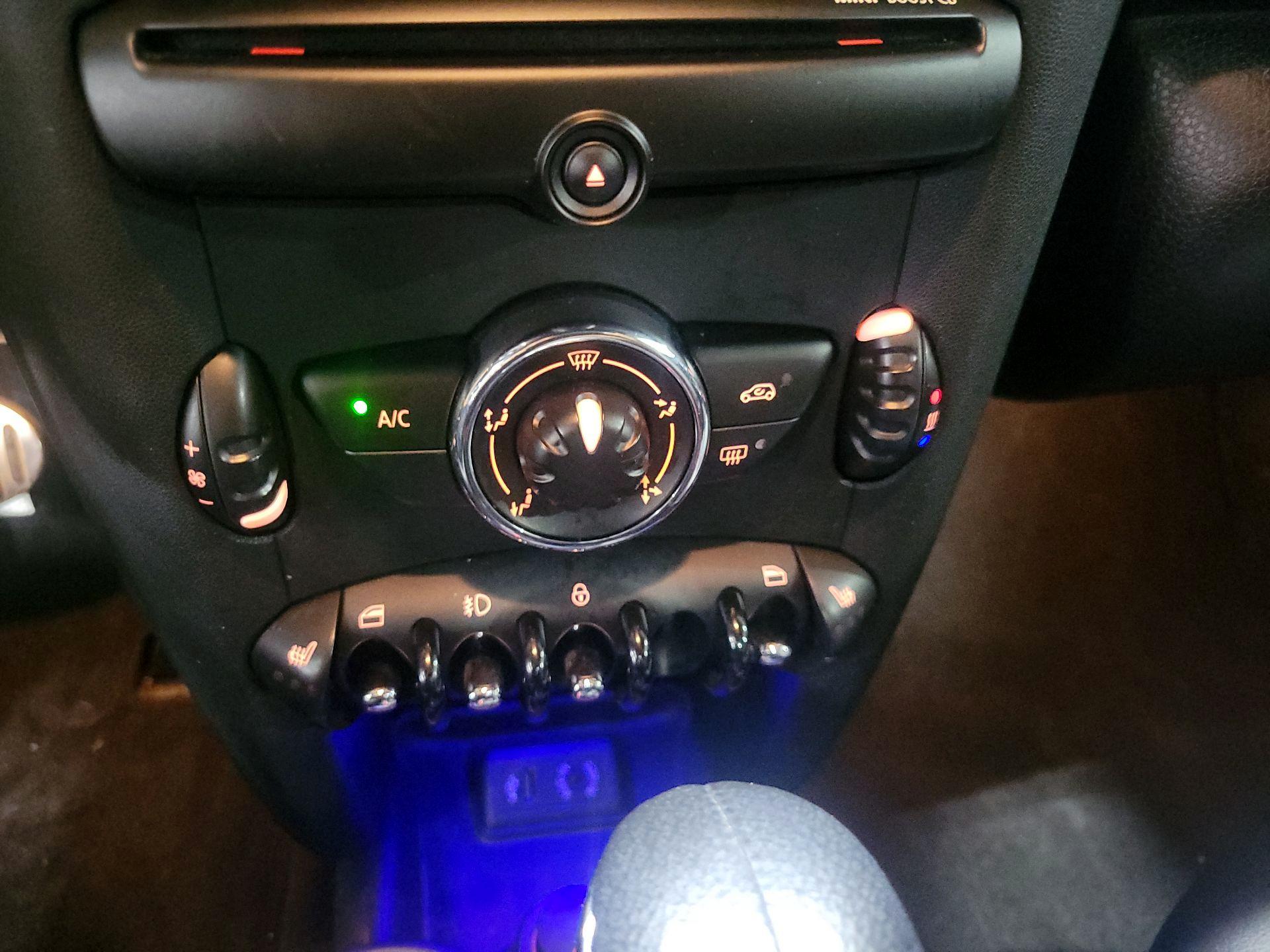 Thumbnail: 2014 MINI Cooper Roadster - 14