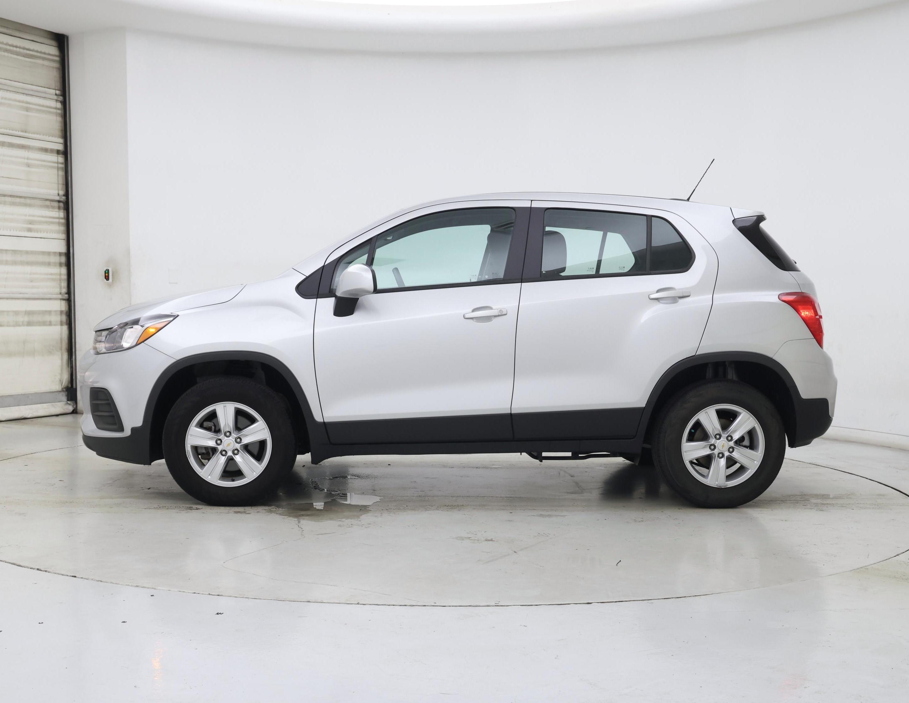 Thumbnail: 2021 Chevrolet Trax - 3