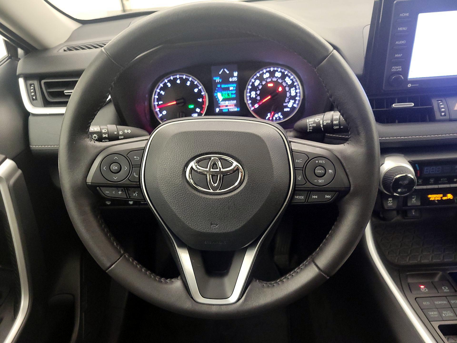 Thumbnail: 2022 Toyota RAV4 - 10