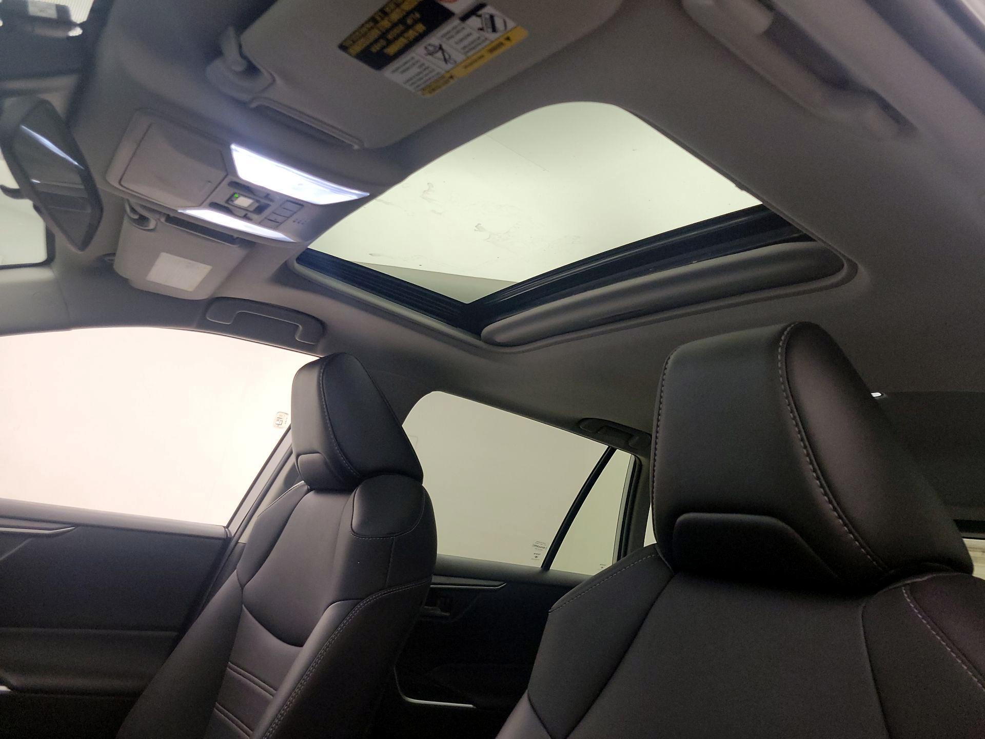 Thumbnail: 2022 Toyota RAV4 - 19