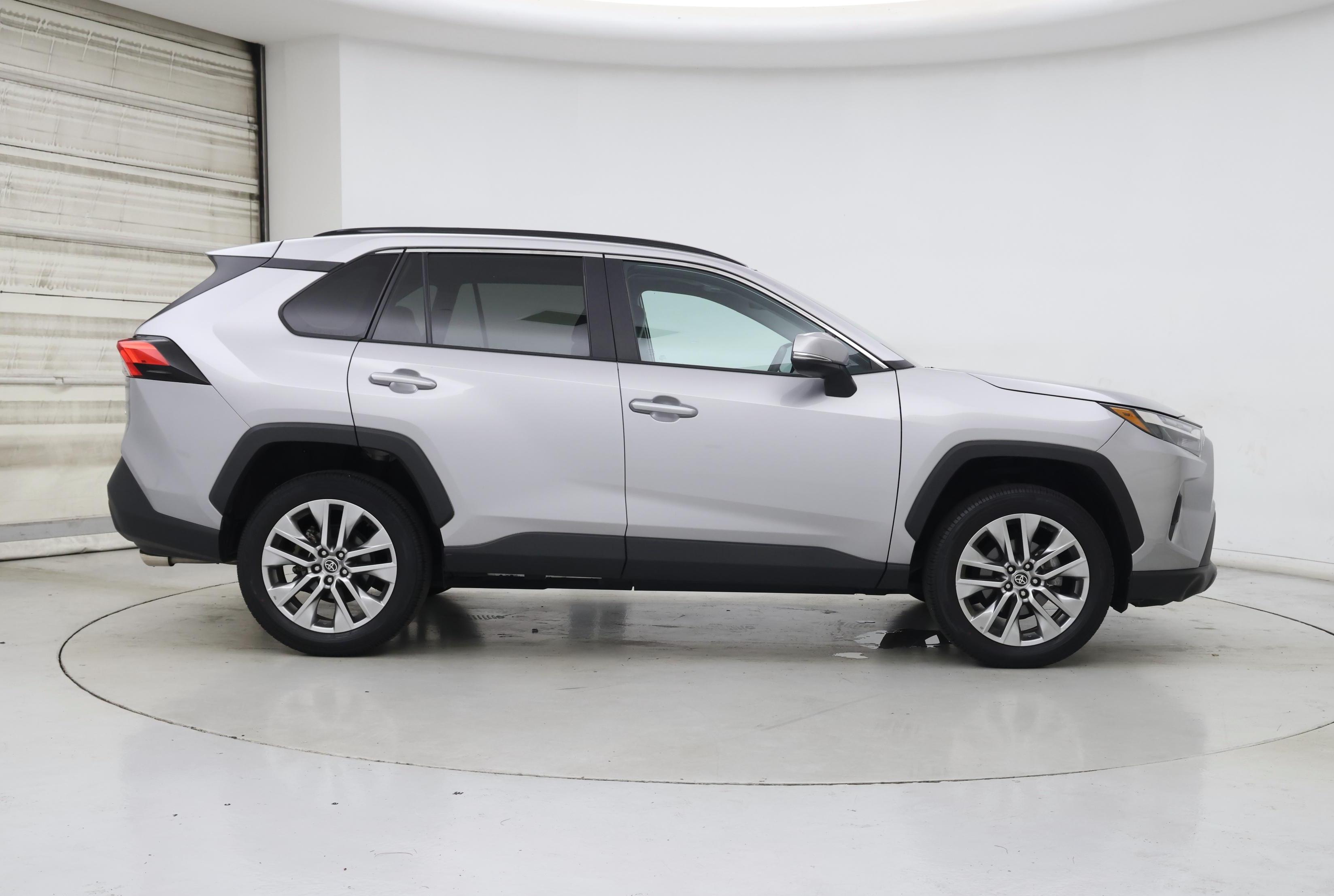 Thumbnail: 2022 Toyota RAV4 - 7