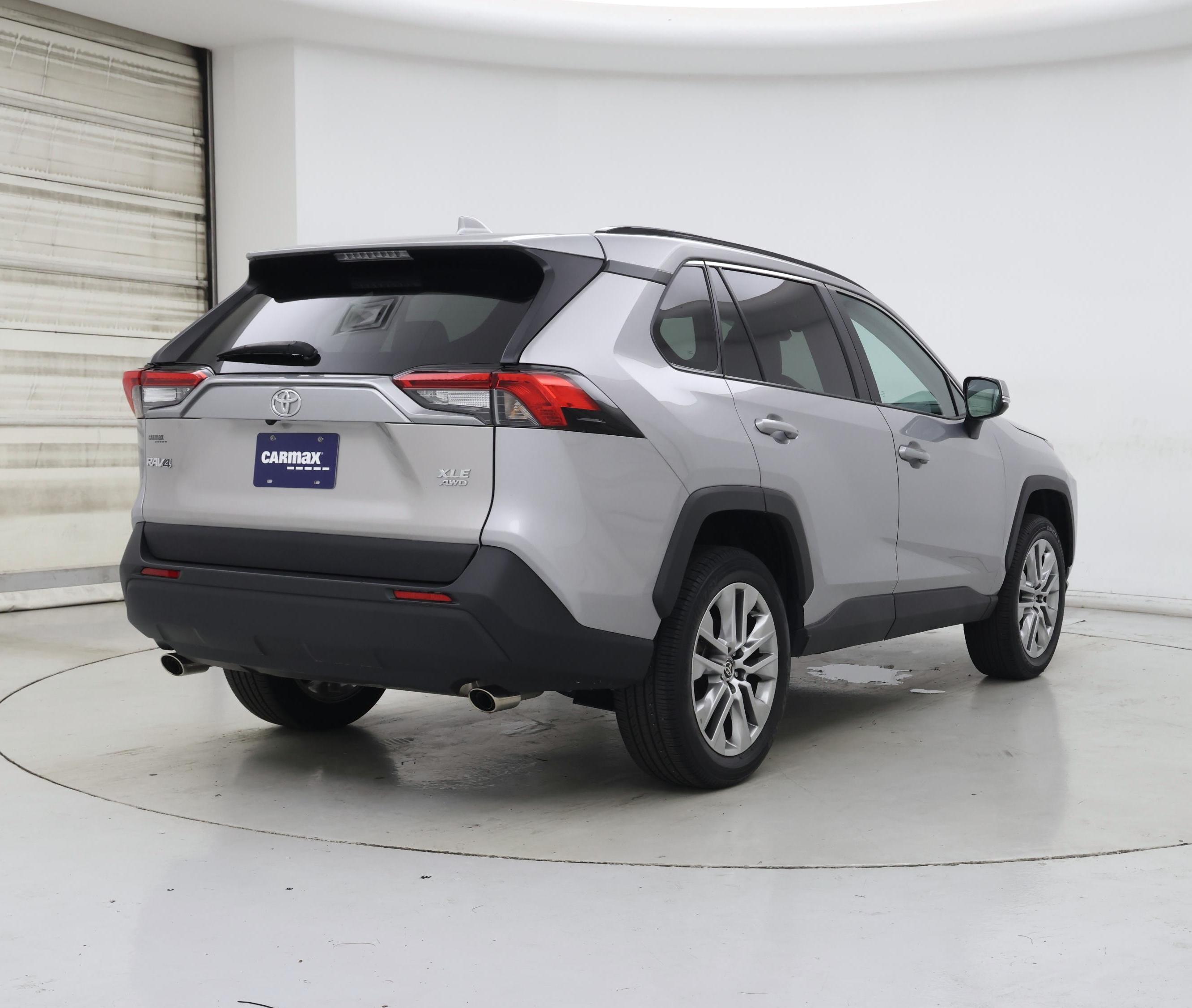 Thumbnail: 2022 Toyota RAV4 - 8