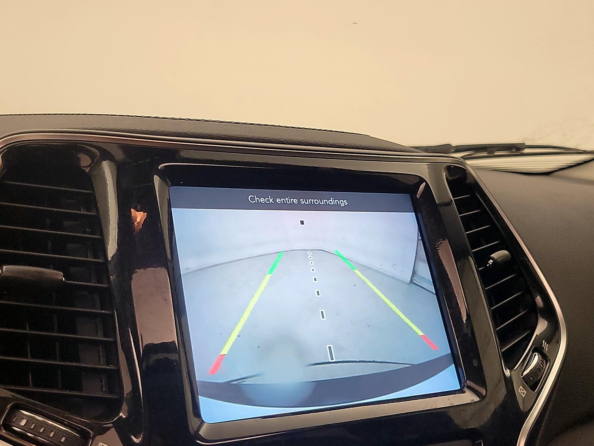 Thumbnail: 2019 Jeep Cherokee - 14
