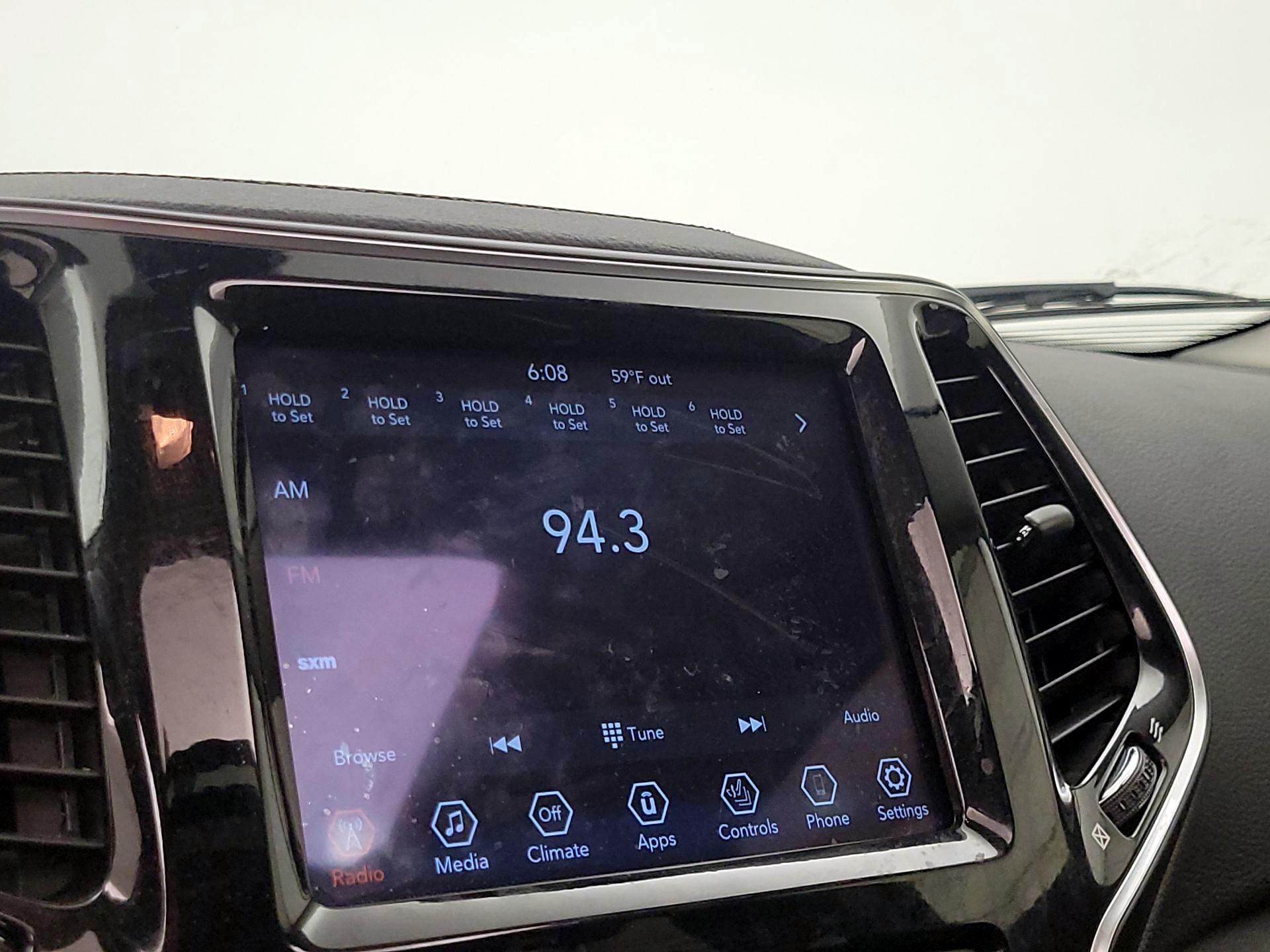 Thumbnail: 2019 Jeep Cherokee - 15