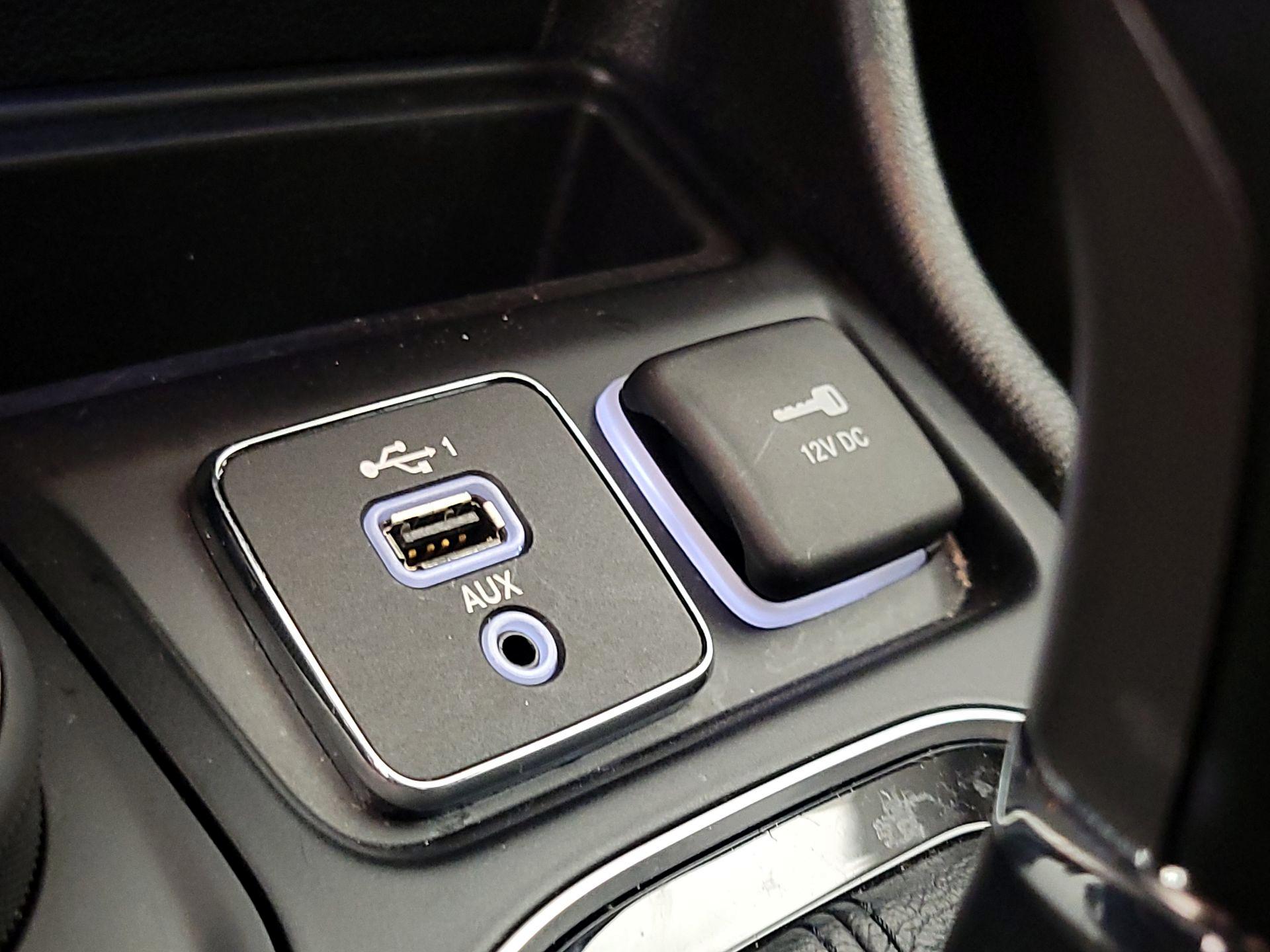 Thumbnail: 2019 Jeep Cherokee - 18