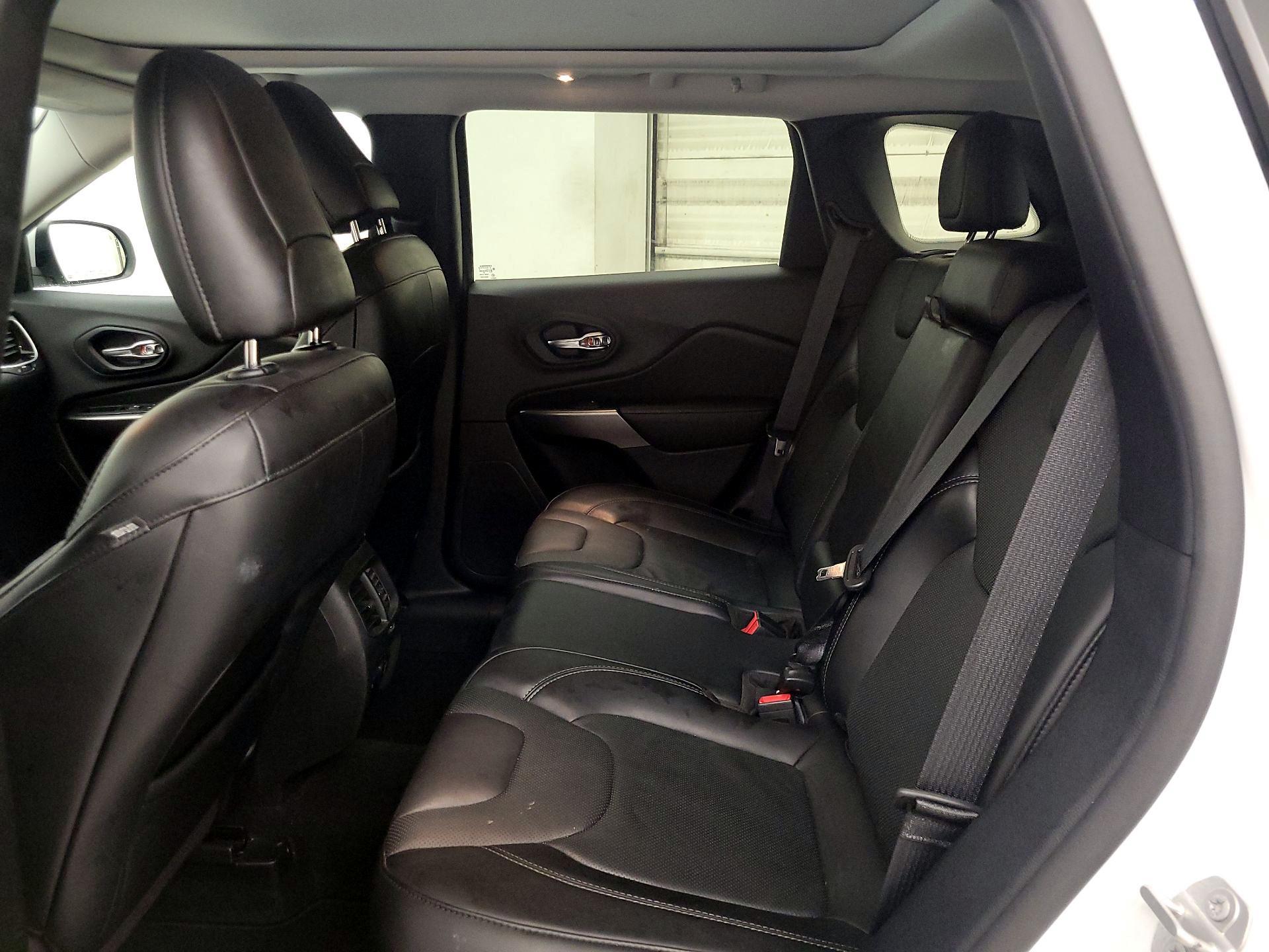 Thumbnail: 2019 Jeep Cherokee - 20
