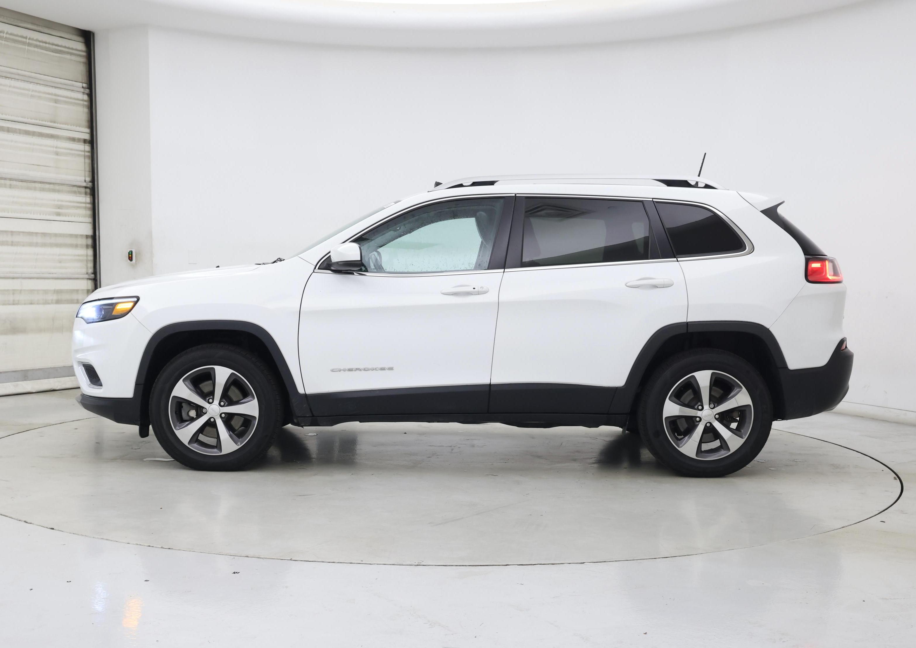 Thumbnail: 2019 Jeep Cherokee - 3