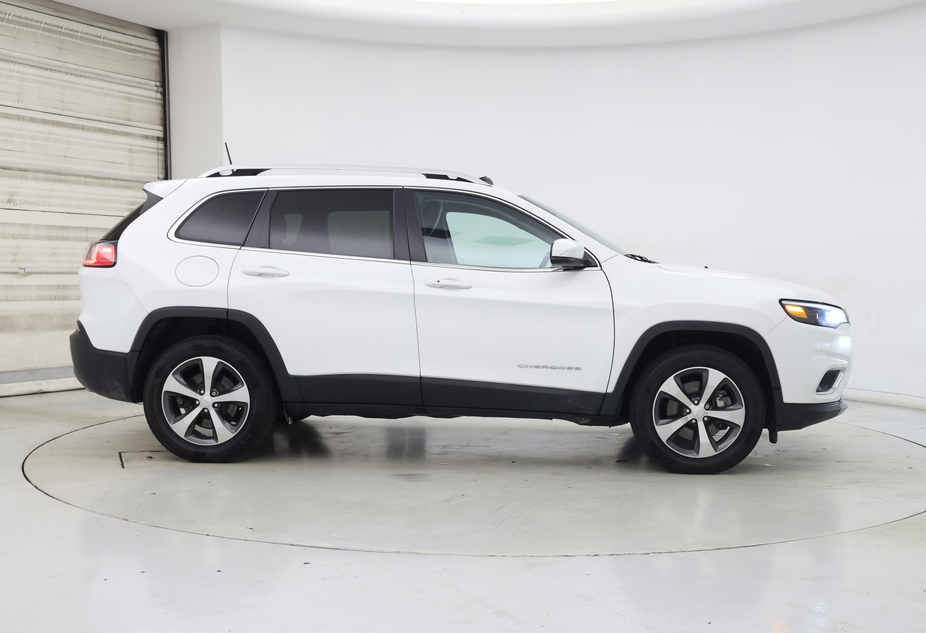 Thumbnail: 2019 Jeep Cherokee - 7