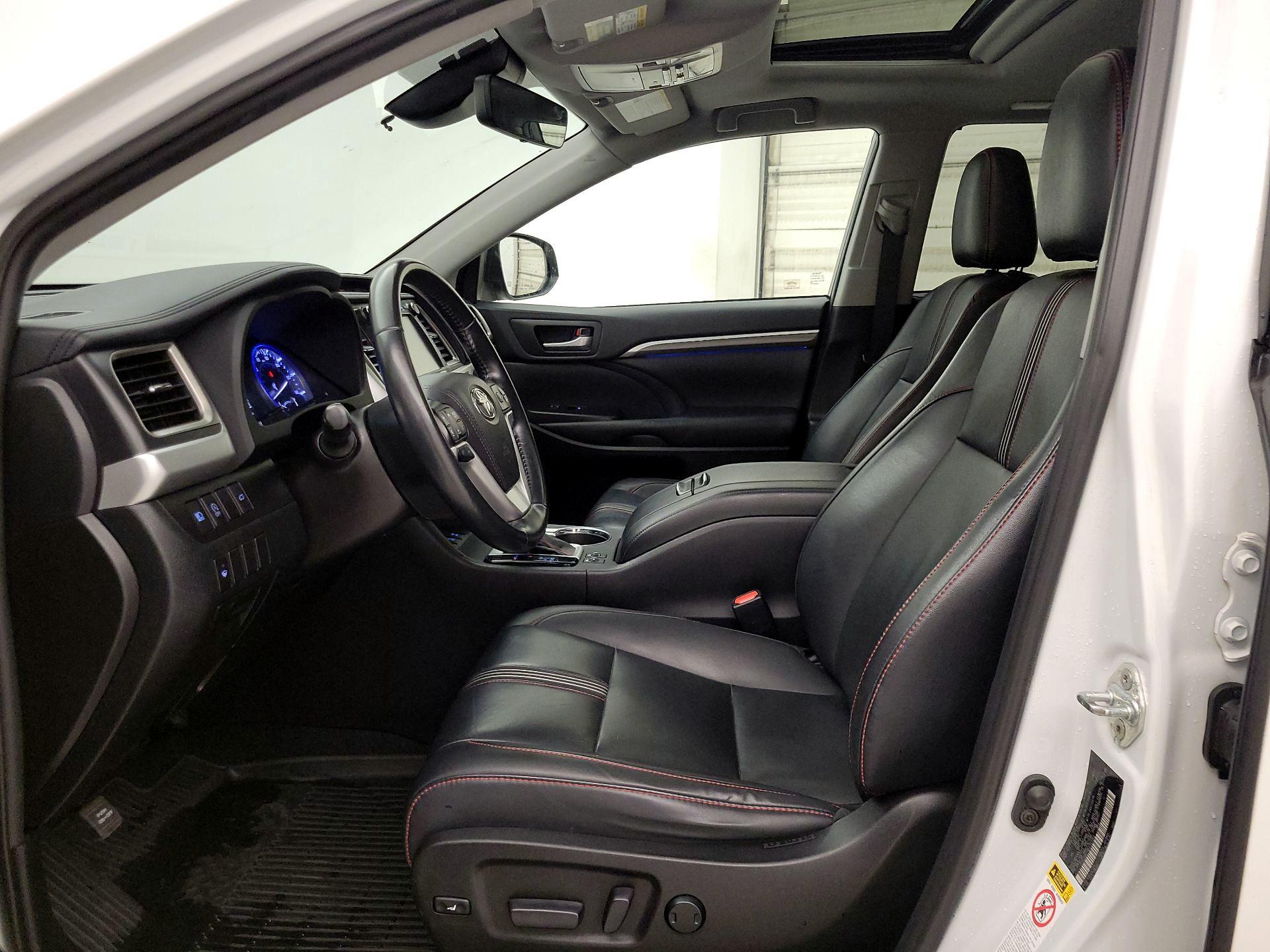 Thumbnail: 2019 Toyota Highlander - 11