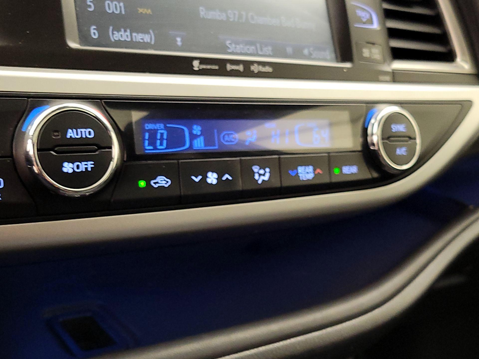 Thumbnail: 2019 Toyota Highlander - 16
