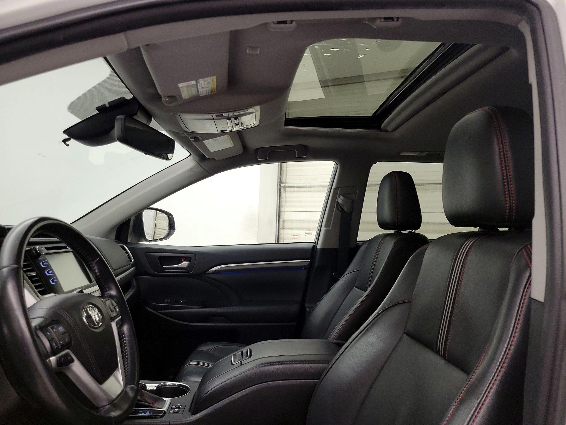 Thumbnail: 2019 Toyota Highlander - 19