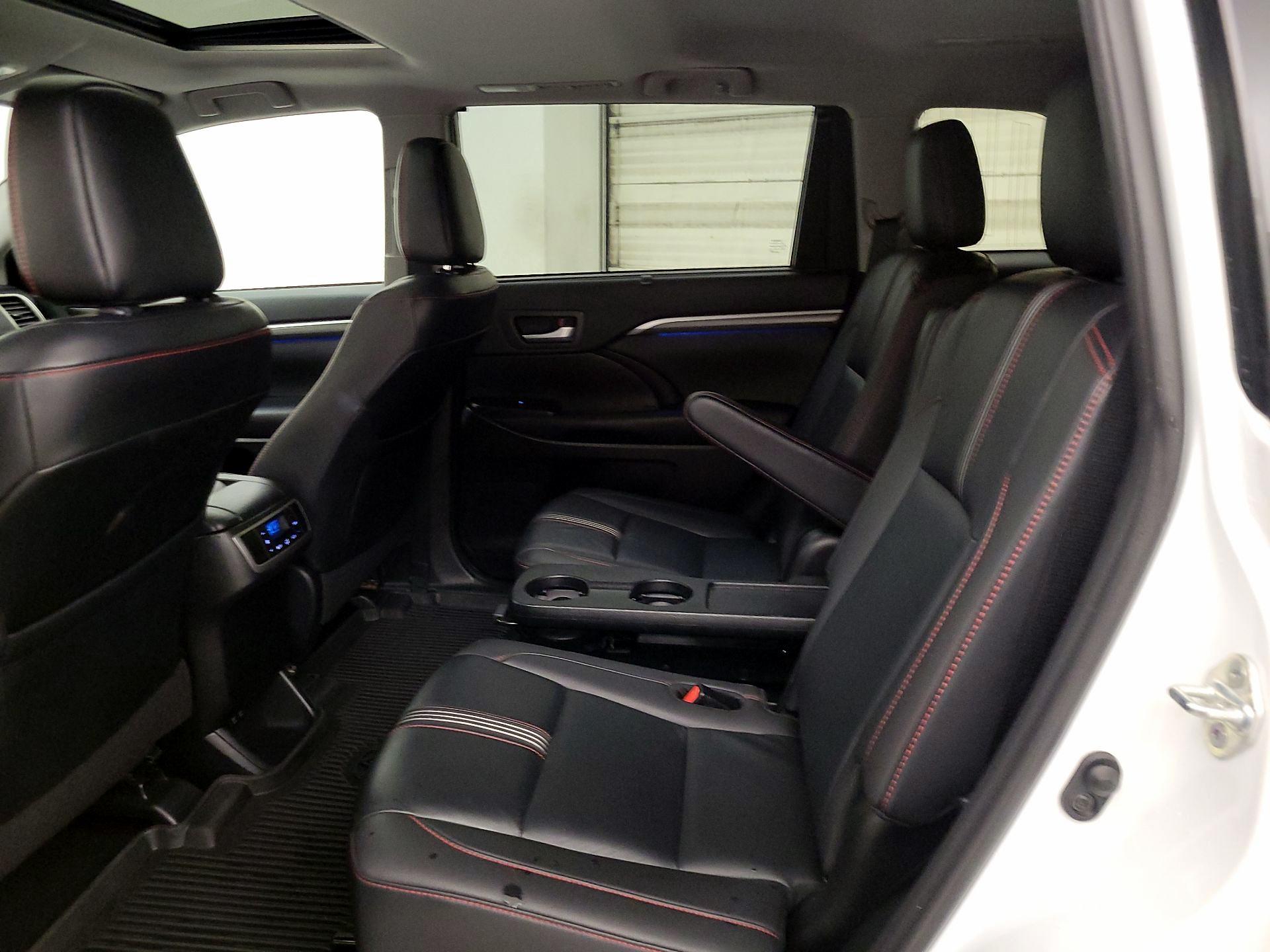Thumbnail: 2019 Toyota Highlander - 20