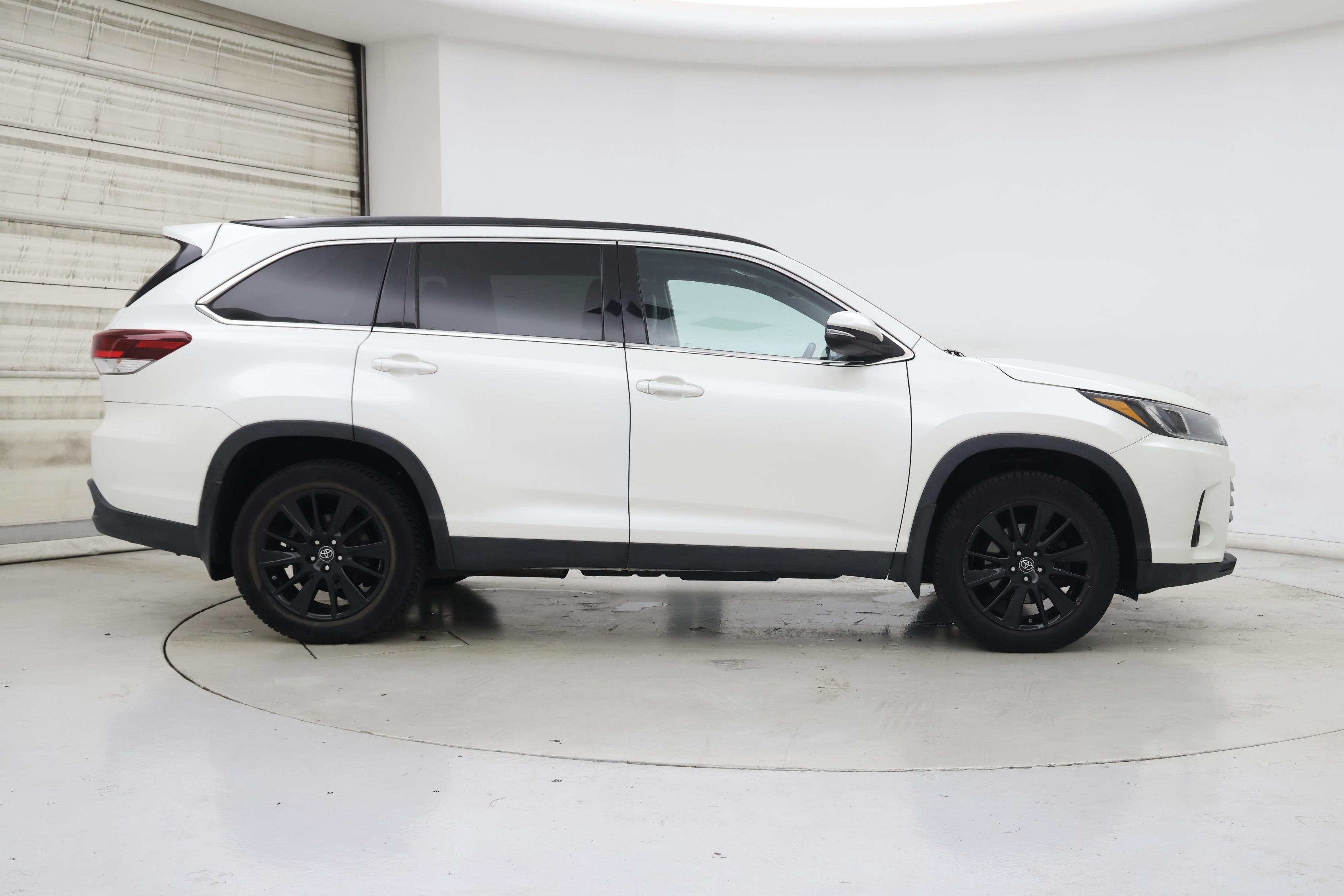 Thumbnail: 2019 Toyota Highlander - 7