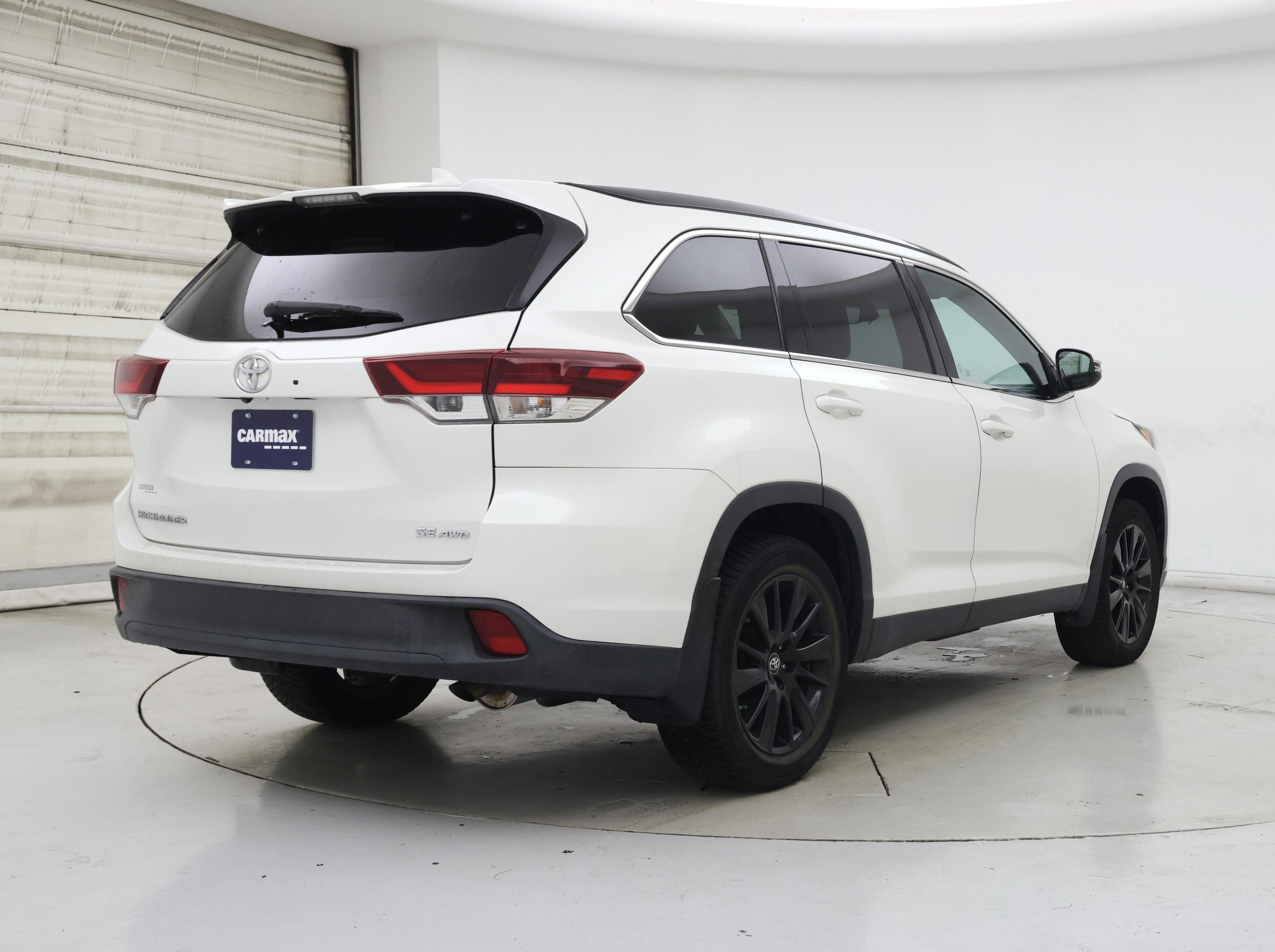 Thumbnail: 2019 Toyota Highlander - 8
