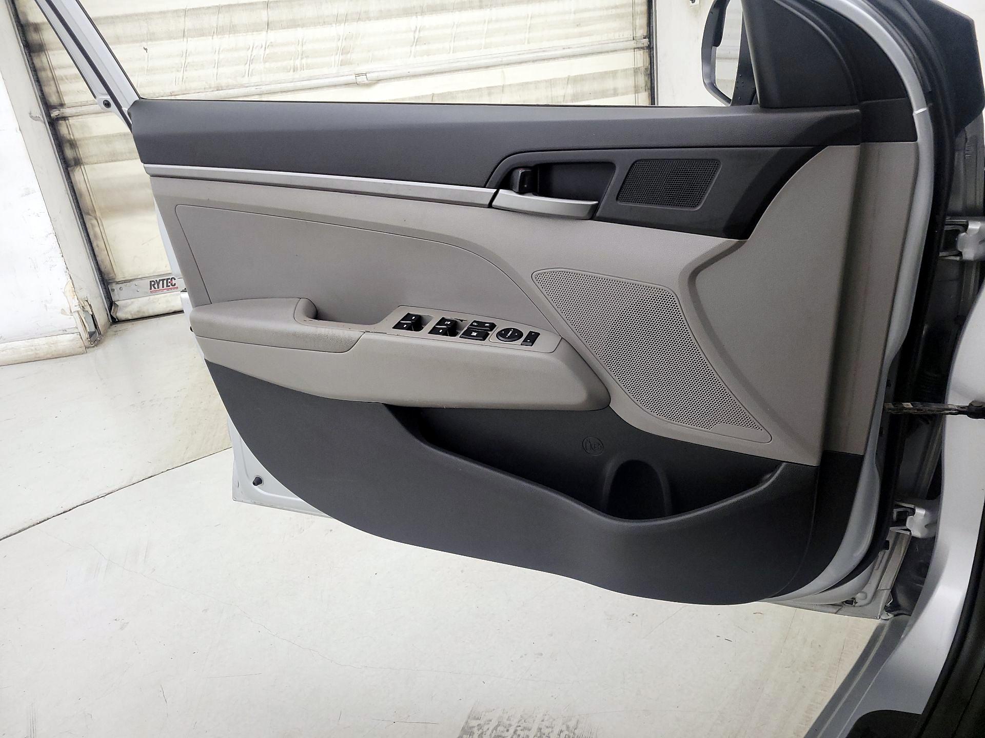 Thumbnail: 2018 Hyundai Elantra - 12