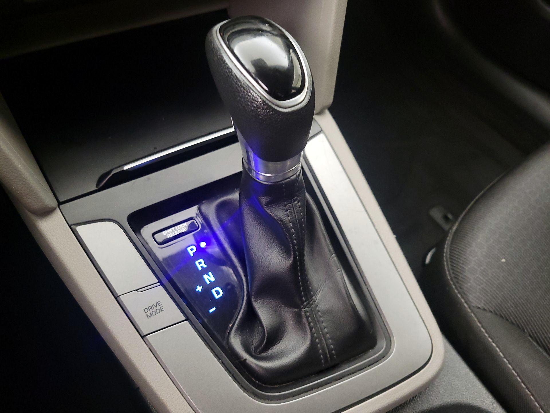 Thumbnail: 2018 Hyundai Elantra - 17