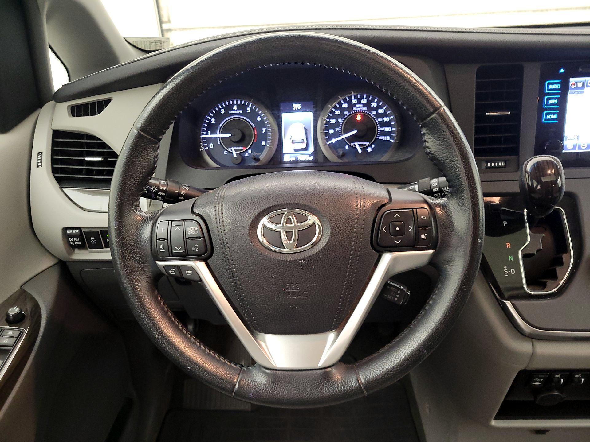 Thumbnail: 2015 Toyota Sienna - 10