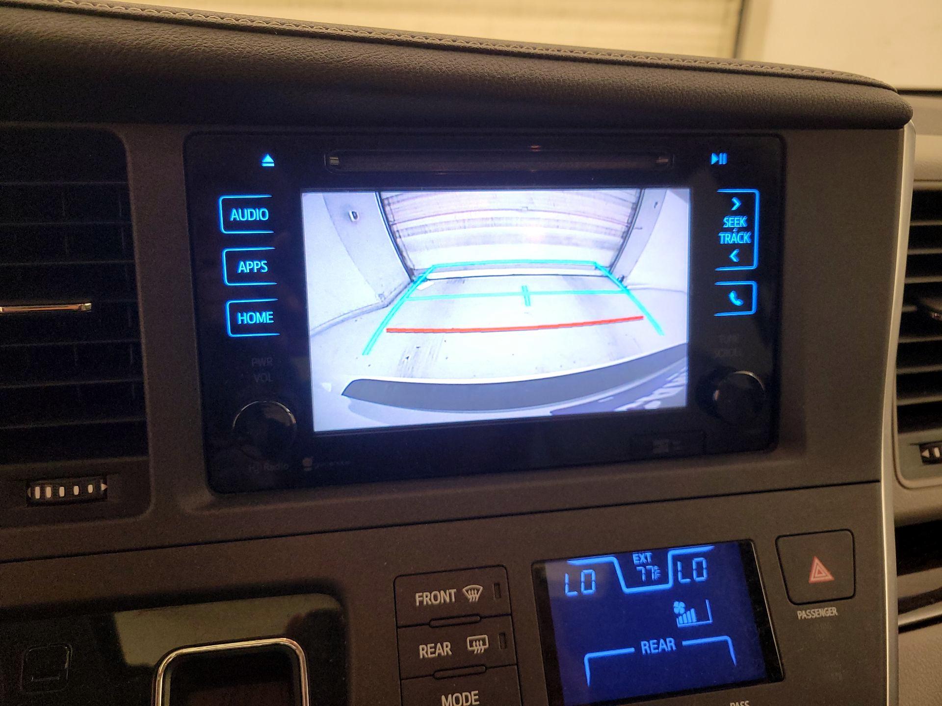 Thumbnail: 2015 Toyota Sienna - 15