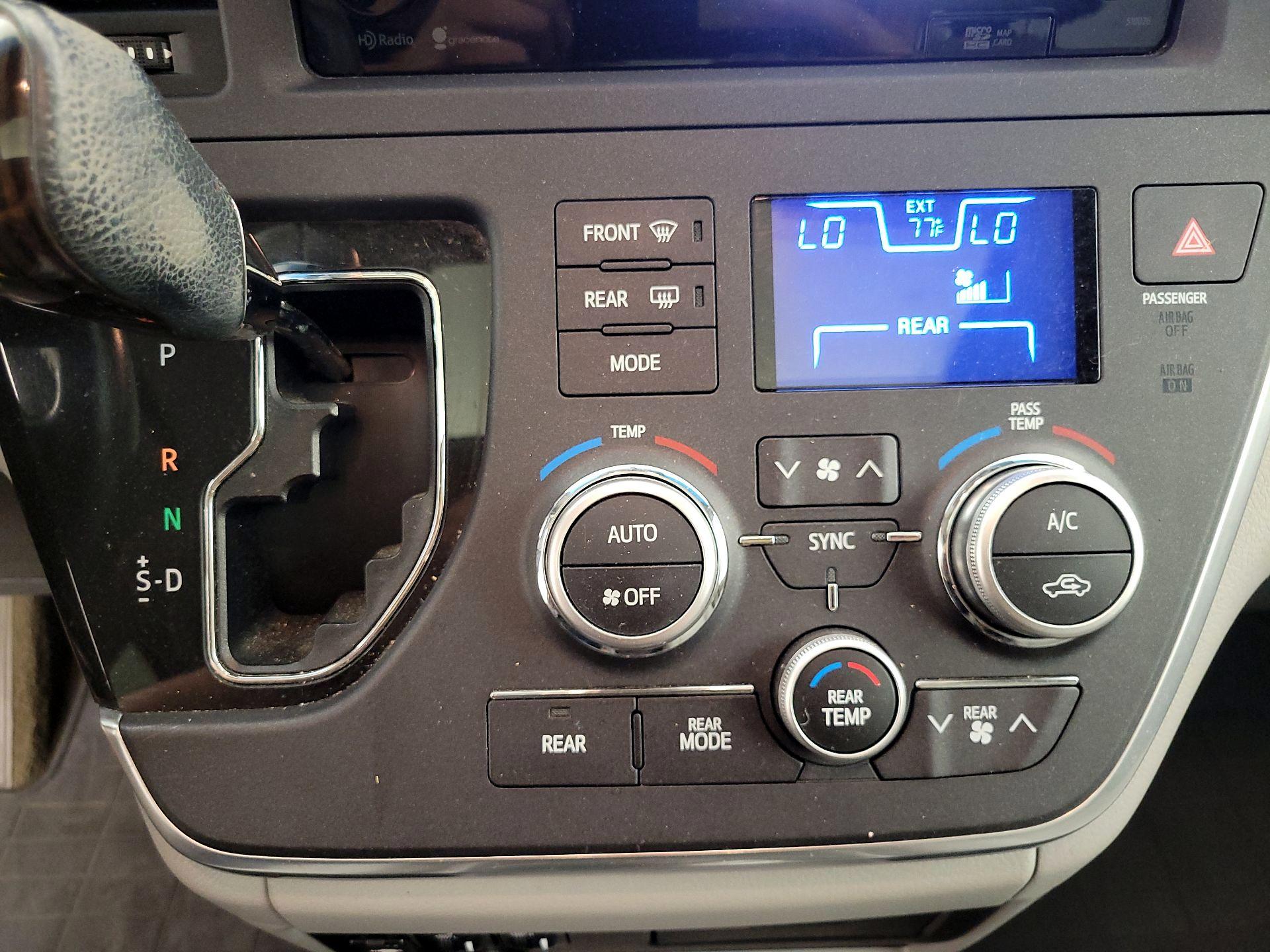Thumbnail: 2015 Toyota Sienna - 17