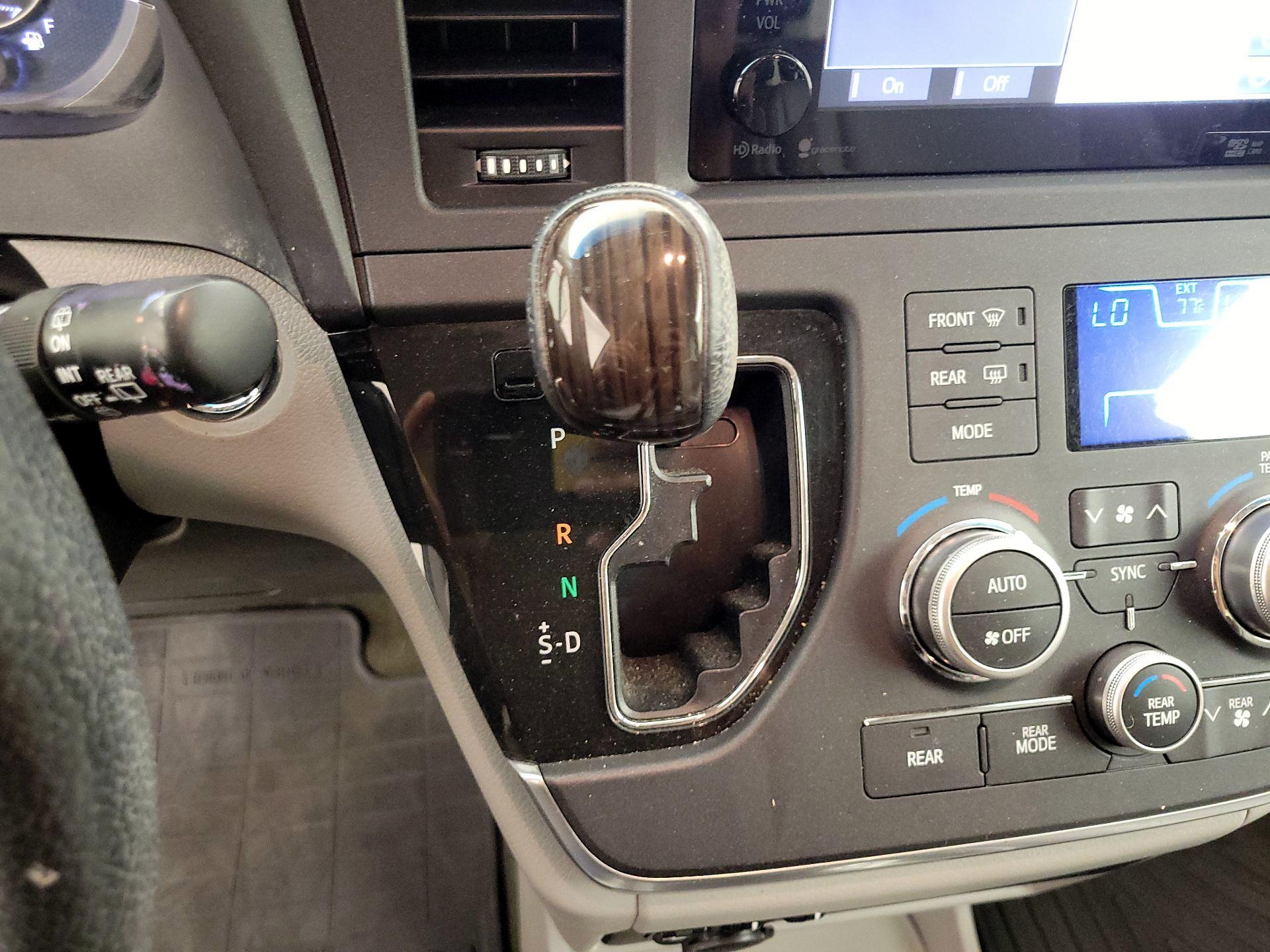 Thumbnail: 2015 Toyota Sienna - 18