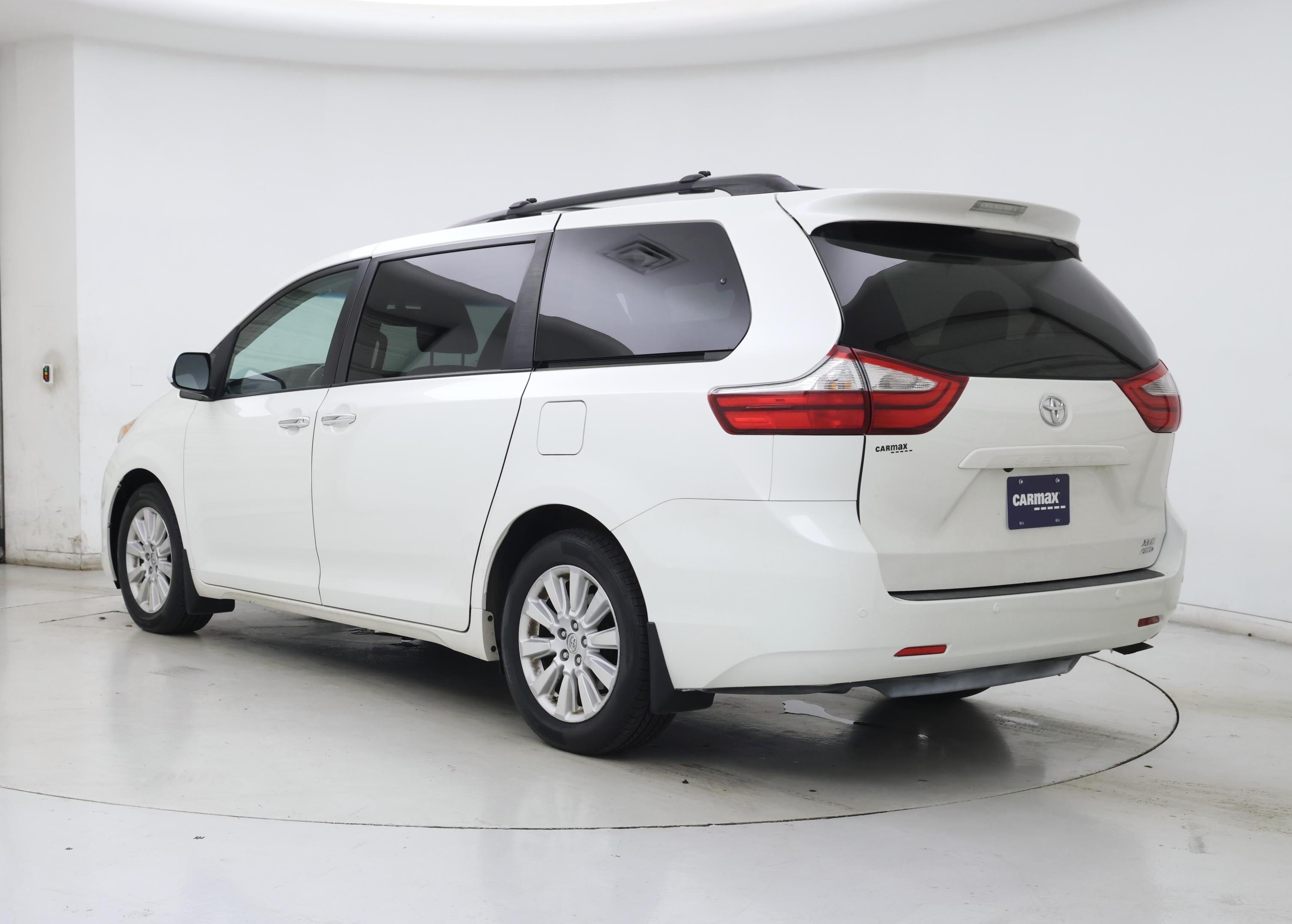Thumbnail: 2015 Toyota Sienna - 2
