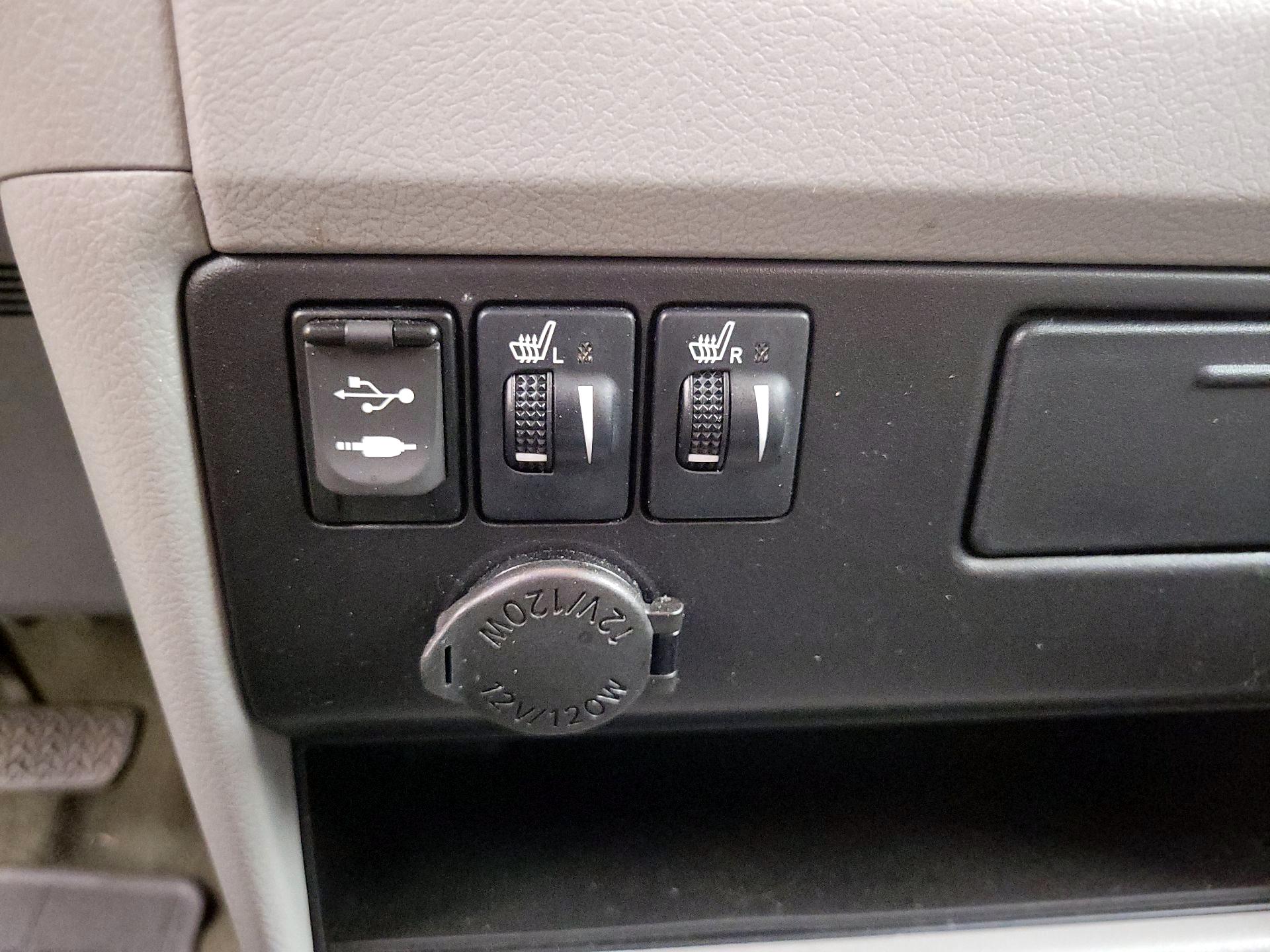 Thumbnail: 2015 Toyota Sienna - 19