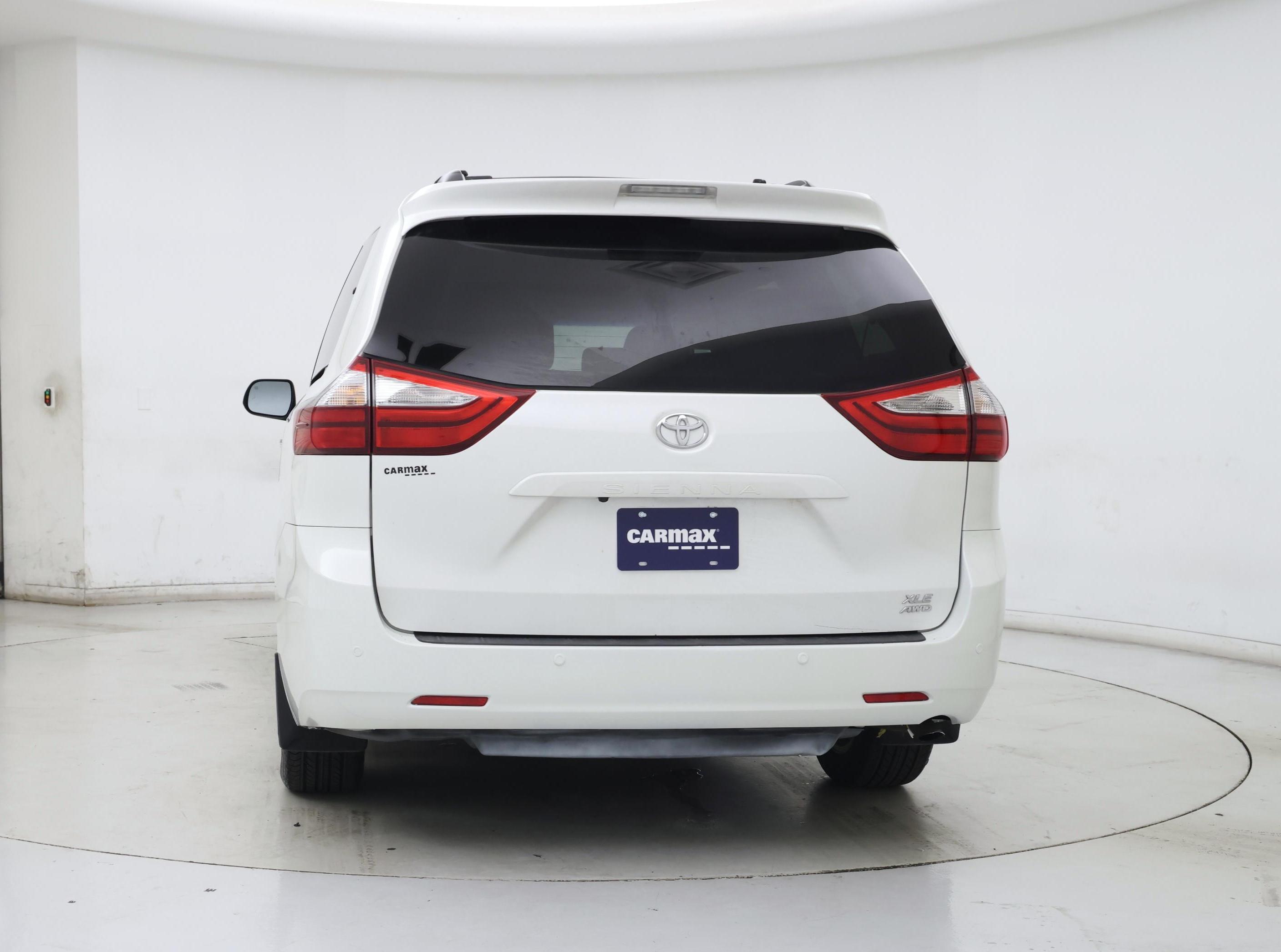 Thumbnail: 2015 Toyota Sienna - 6